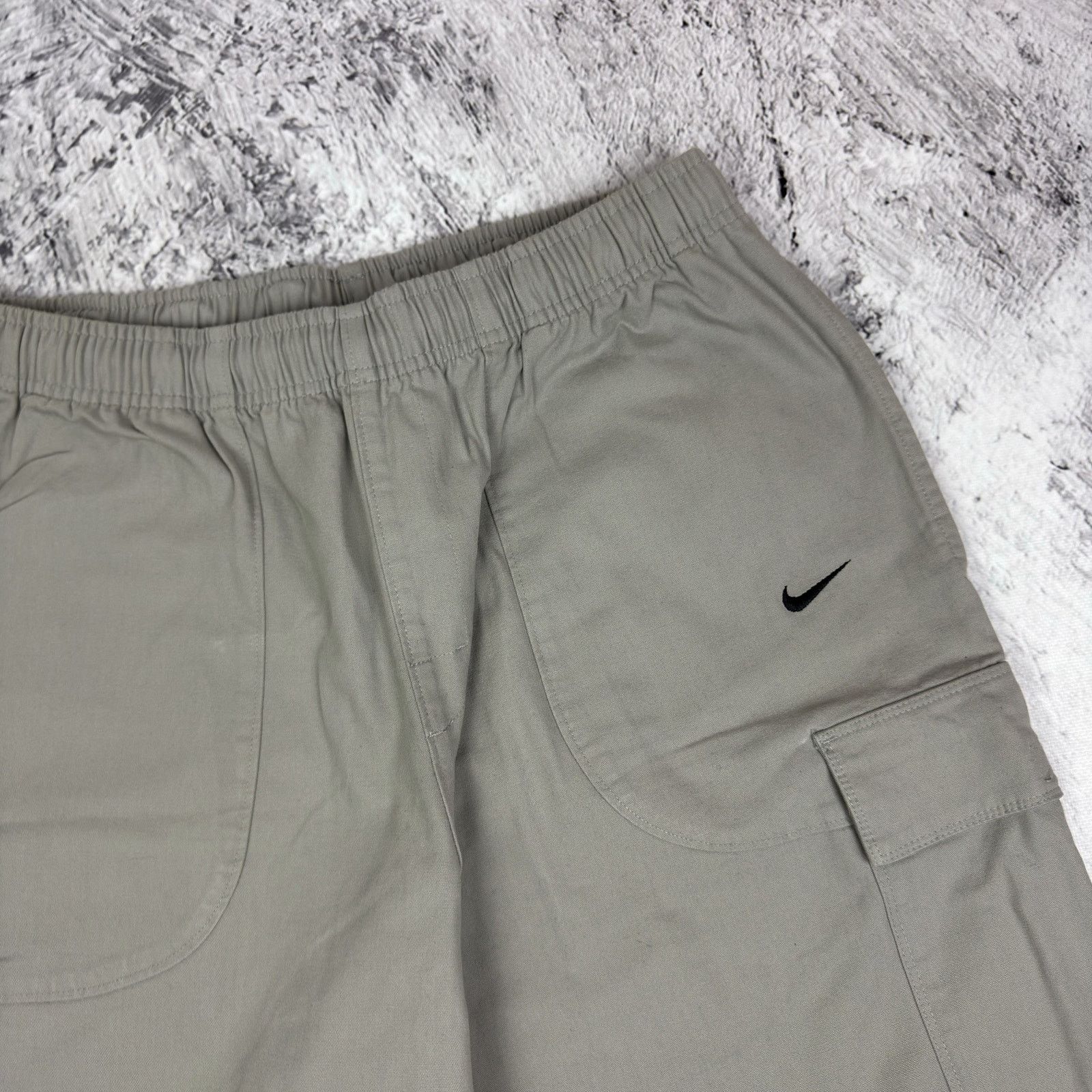 Nike Nike Men's gray Black Cotton Logo Solo Swoosh Cargo Shorts Size US 30 / EU 46 - 4 Thumbnail