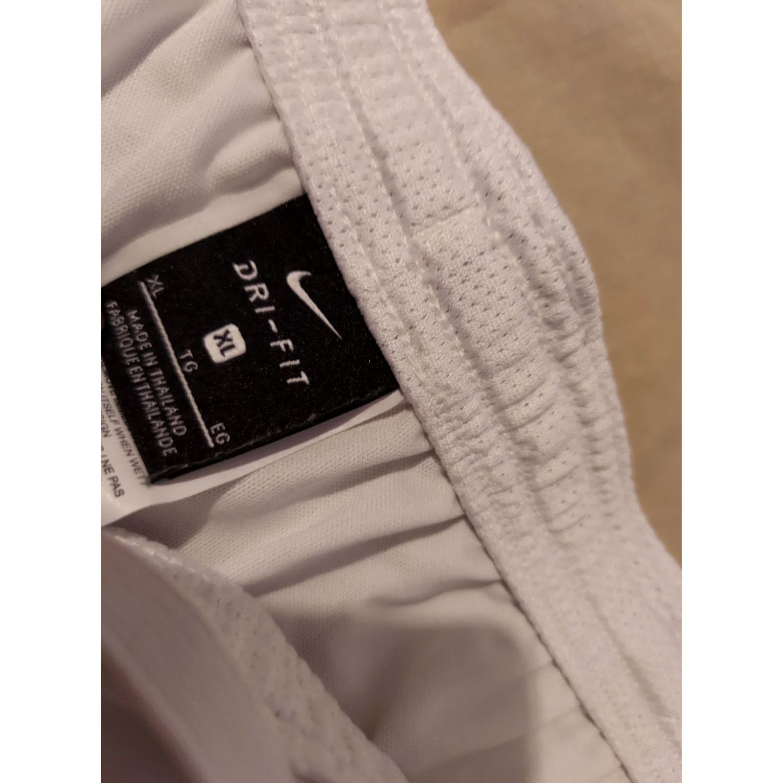 Nike Nike Shorts XL White Athletic Gym Workout Women's Shorts Size 40" / US 18 - 3 Thumbnail