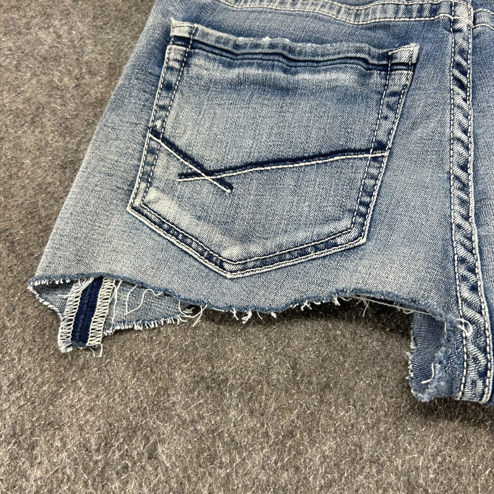 Vintage BKE Shorts Womens 28 Blue Denim Cut-Off Workwear Vintage? No Cotton Distressed Regular Size 28" / US 6 / IT 42 - 3 Thumbnail