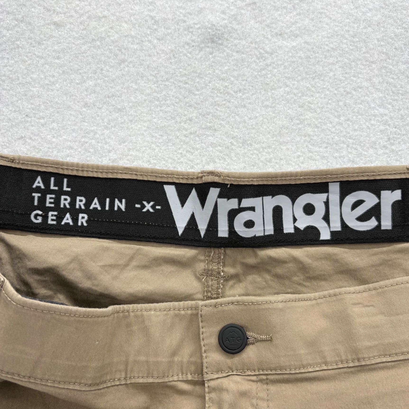 Wrangler Wrangler Cargo Shorts Mens 42 Beige Khaki Canvas Stretch Pockets 10in Inseam Regular Front Zip Summer Casual Travel Vintage No Size US 42 / EU 58 - 3 Thumbnail