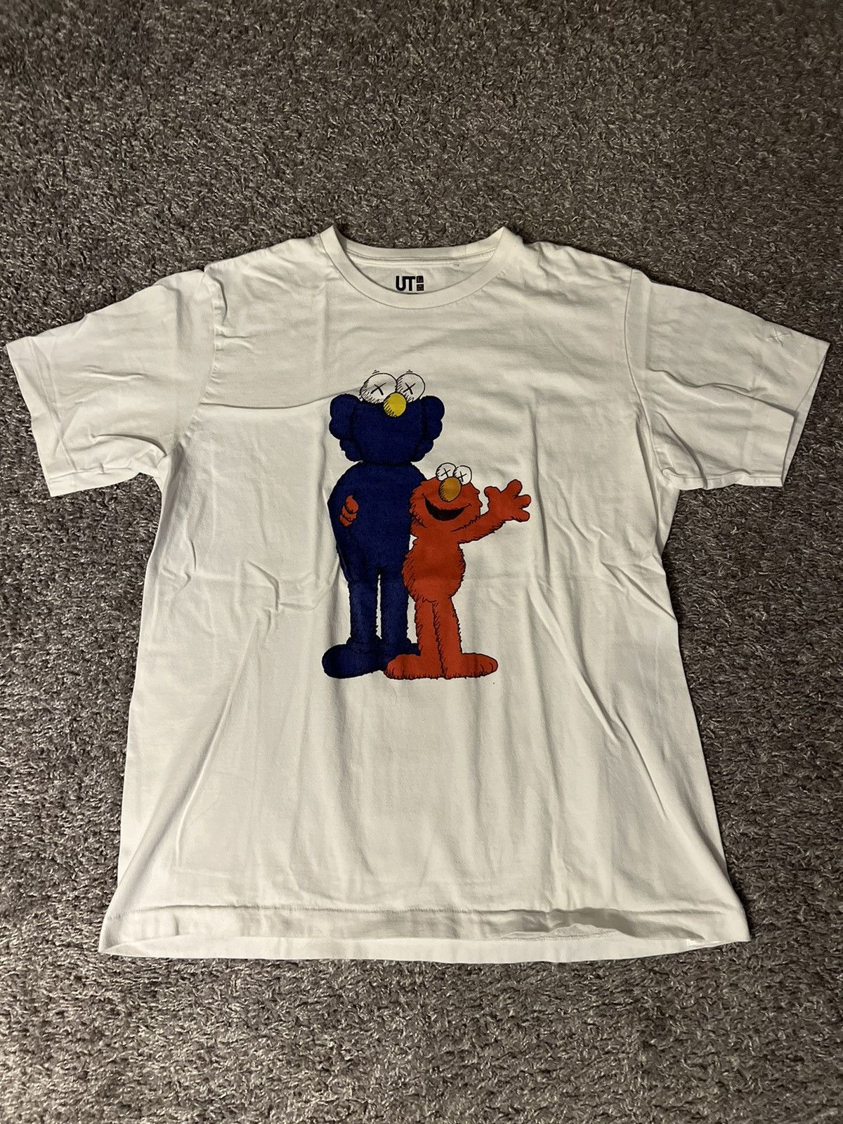 Kaws × Uniqlo Kaws BFF Uniqlo Sesame Street White T-Shirt Large L Size US L / EU 52-54 / 3 - 1 Thumbnail