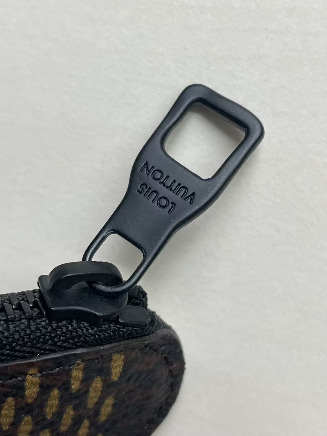 Louis Vuitton Louis Vuitton Nigo Duck Coin Card Holder Size ONE SIZE - 7 Thumbnail