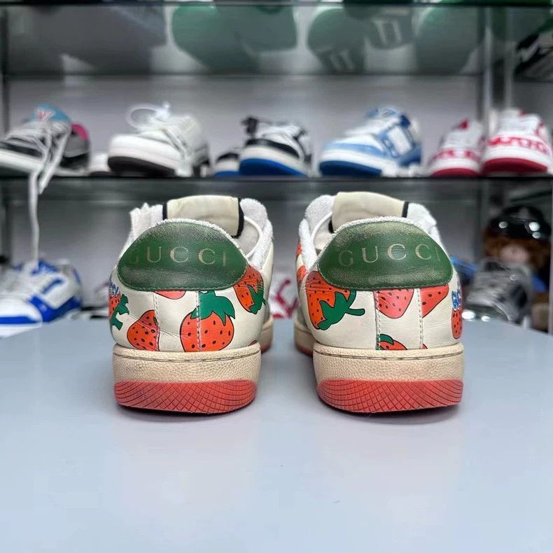 Gucci GUCCI Strawberry Print Sneakers Size 37-2505 Size US 7 / IT 37 - 5 Thumbnail