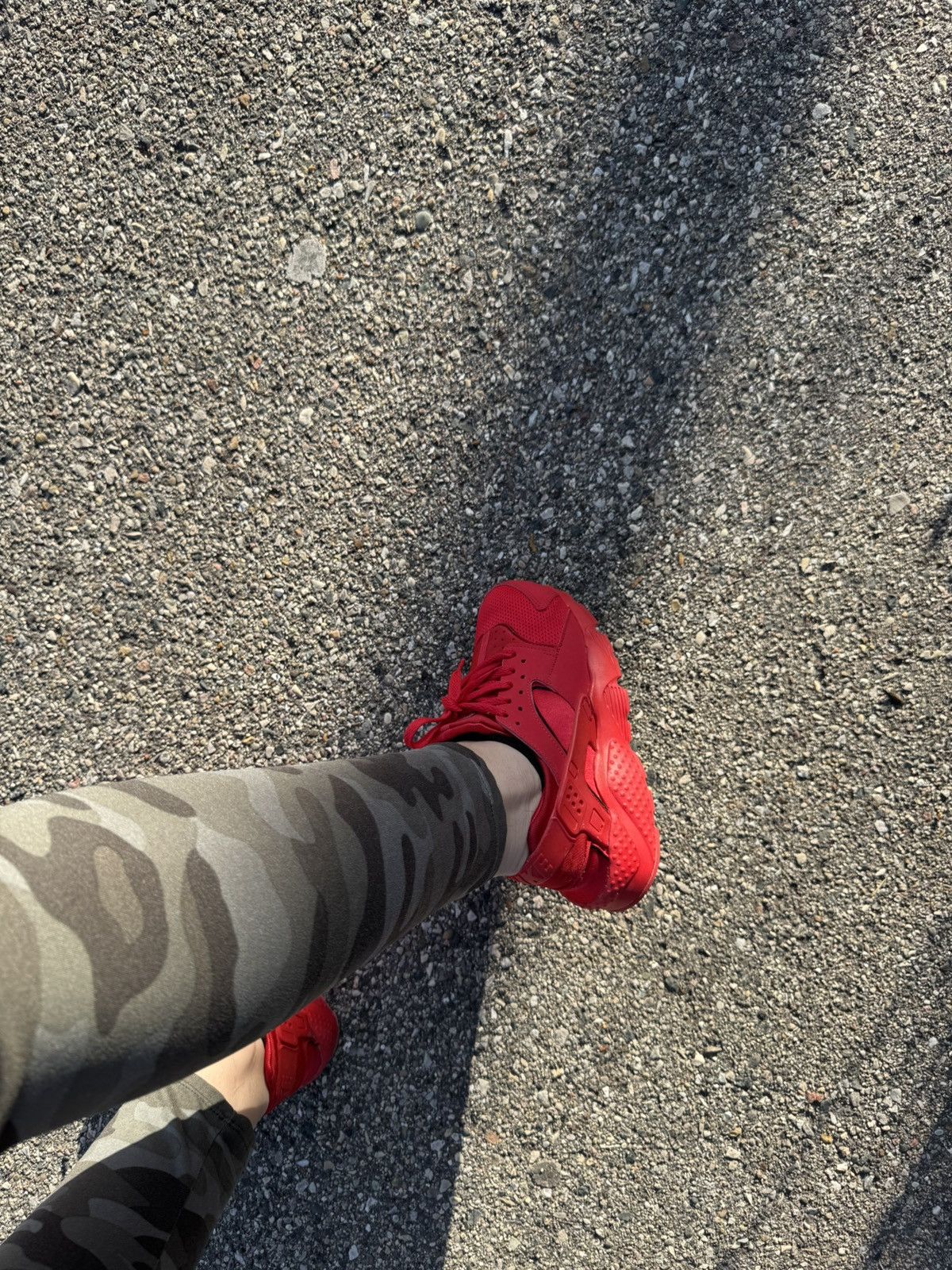Nike Nike Air Huarache Run All Red, Size 6y Size US 6 / IT 36 - 9 Thumbnail