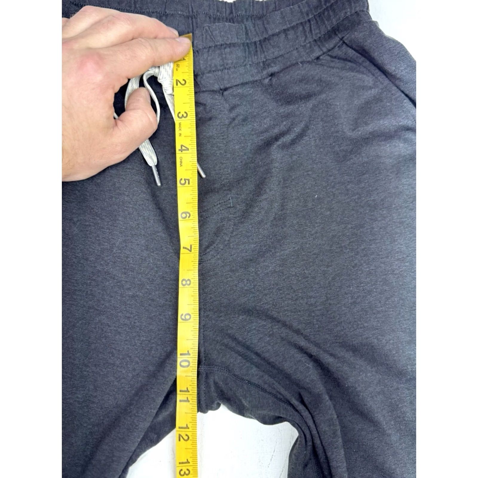 Vuori Vuori Ponto Performance Jogger Men's M Black Heathered Tapered Sweatpants Athletic Zip Pocket Moisture Wicking Inseam 29" V418 Size US 31 - 6 Thumbnail