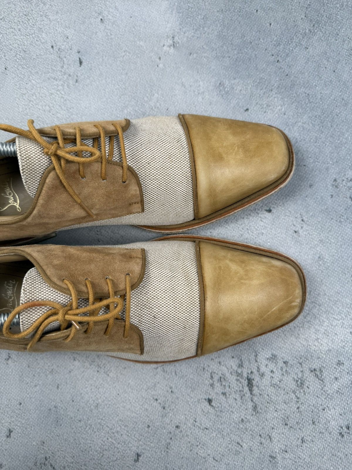 Christian Louboutin Christian Louboutin Greggo Two Tone Suede Canvas Oxford Shoe Size US 9.5 / EU 42-43 - 14 Thumbnail
