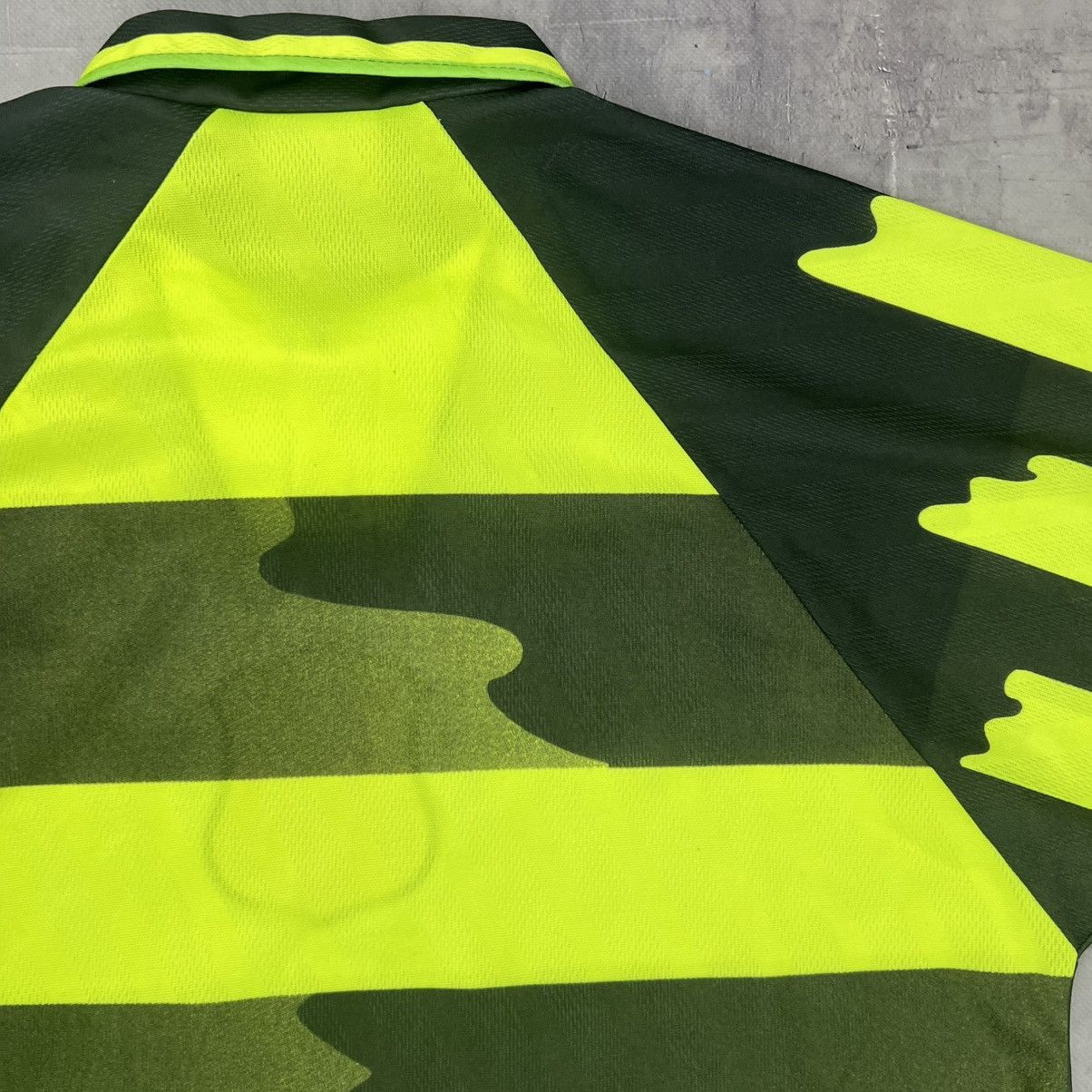 Umbro Rare! Celtic 1996/97 Umbro Soccer Jersey Shirt Vintage Size US XL / EU 56 / 4 - 19 Thumbnail