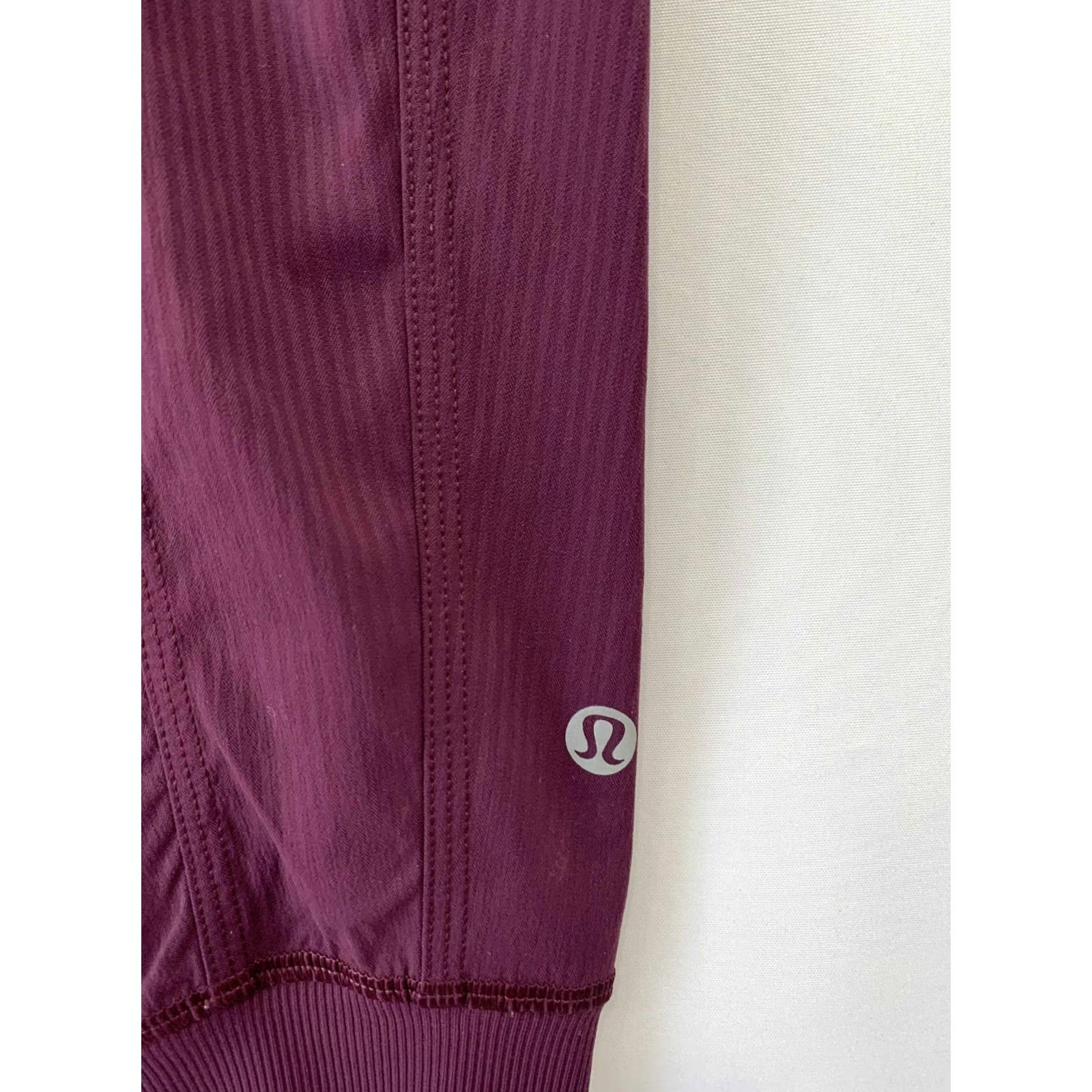 Lululemon Lululemon Burgundy Dance Studio Crop Pants Sz 4 High Waist Relaxed Fit #P6 Size 27" / US 4 / IT 40 - 5 Thumbnail