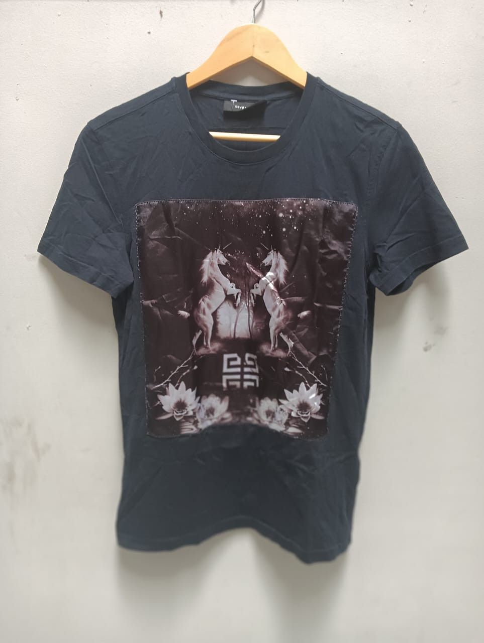 Vintage Givenchy Paris unicorn parody t-shirt Size US S / EU 44-46 / 1 - 1 Thumbnail