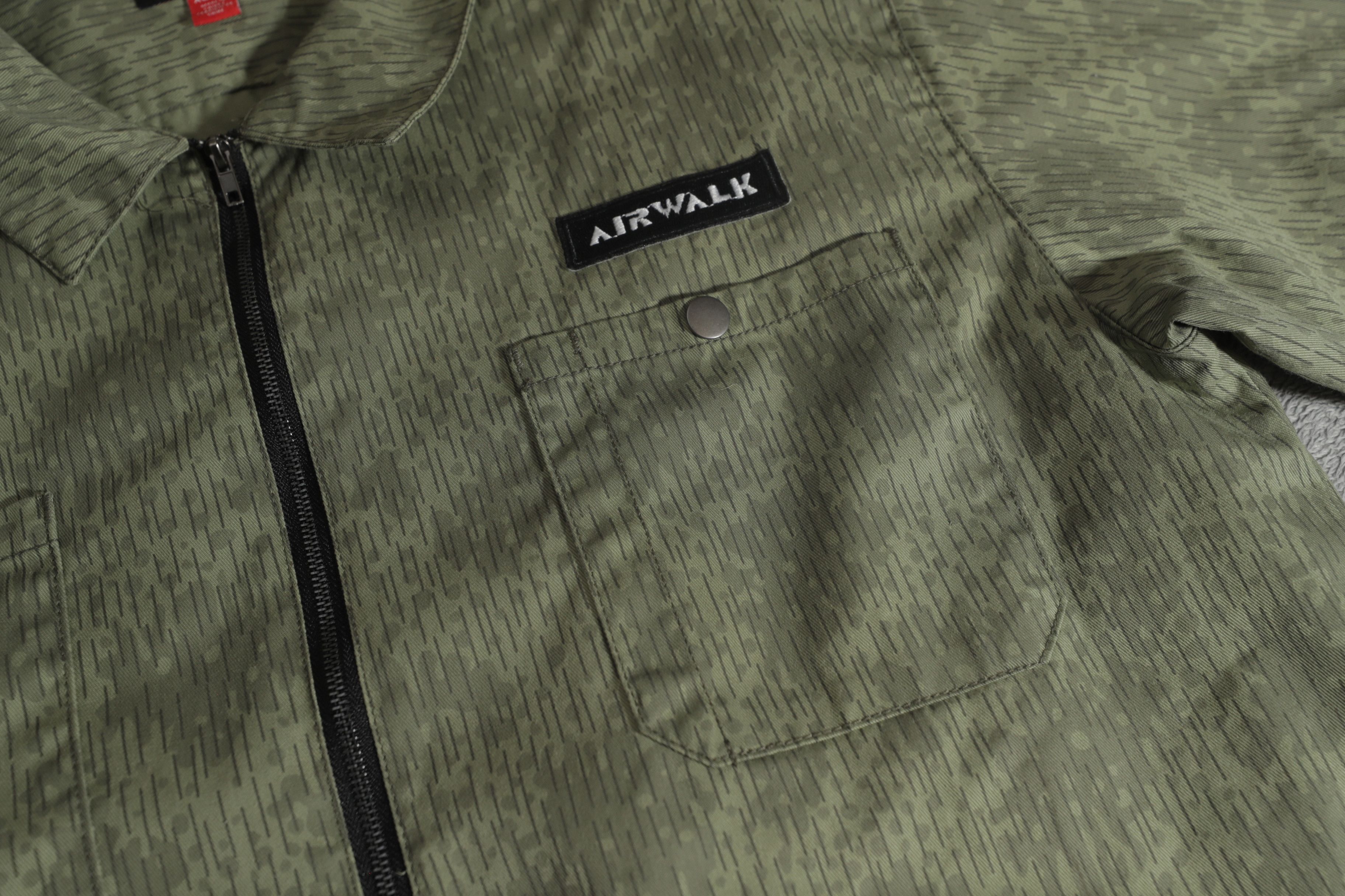 Airwalk Airwalk Mens Zip Up Short Sleeve Camp Shirt (XL) Size US XL / EU 56 / 4 - 4 Thumbnail
