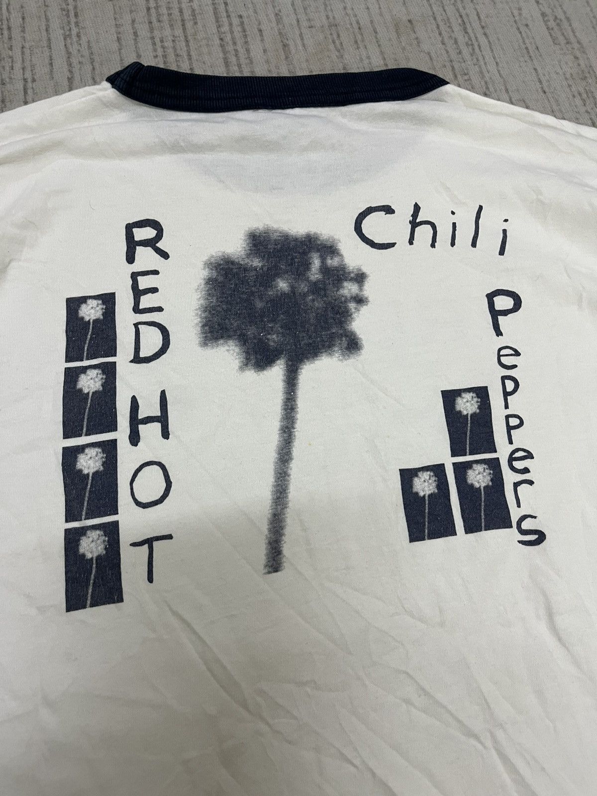 Band Tees Vintage 2002 red hot chili peppers Size US M / EU 48-50 / 2 - 3 Thumbnail