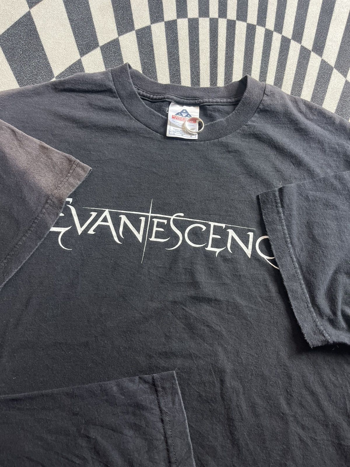 Band Tees Vintage EVANESCENCE Logo 2003’s (faded right arm) Band Size US L / EU 52-54 / 3 - 8 Thumbnail