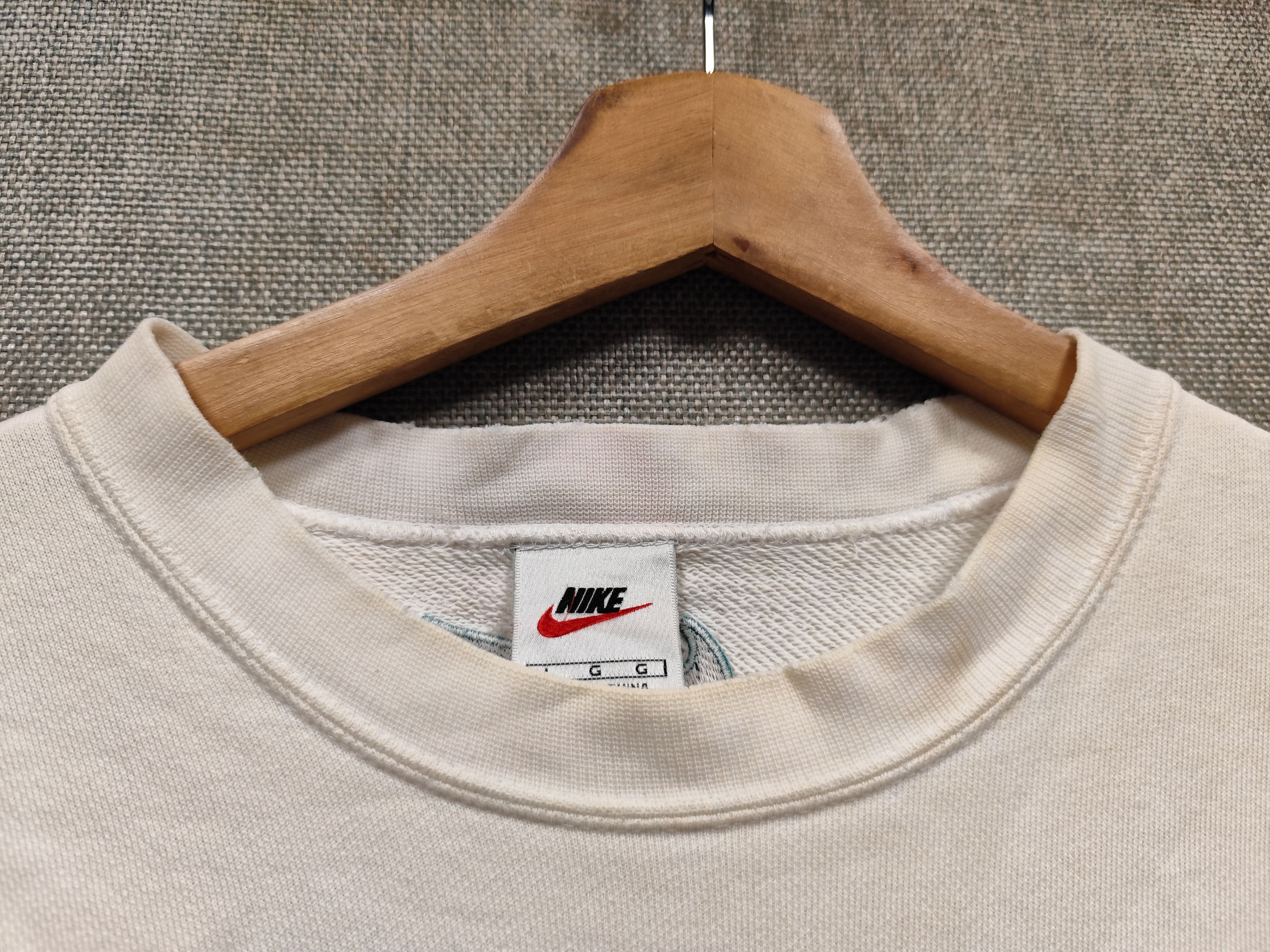 Nike vintage 90s sweatshirt nike embroidered Size US L / EU 52-54 / 3 - 4 Thumbnail