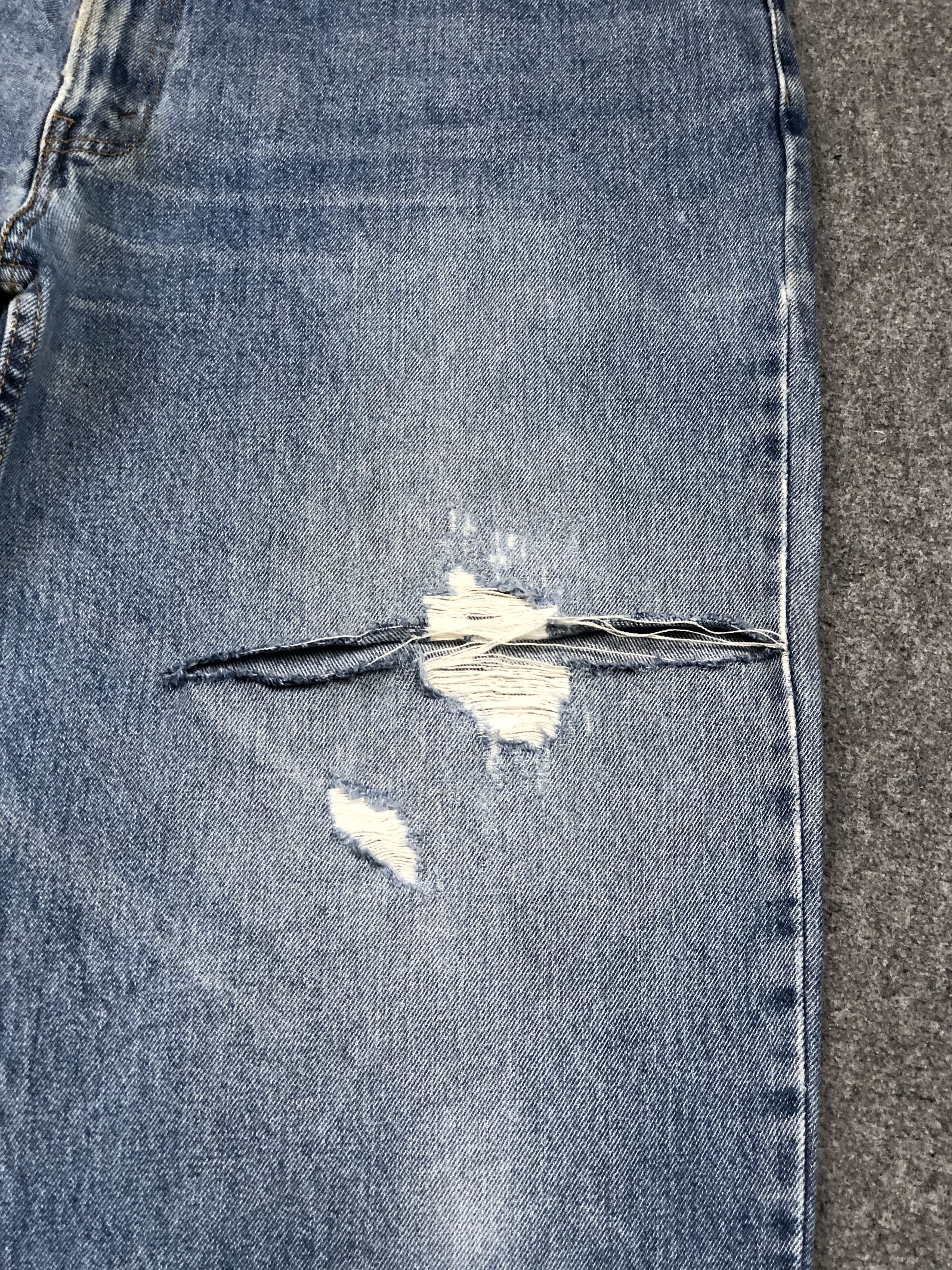 Levi's Vintage Levi's 505 Distressed Faded Blue Jeans DP2237 Size US 41 - 7 Thumbnail
