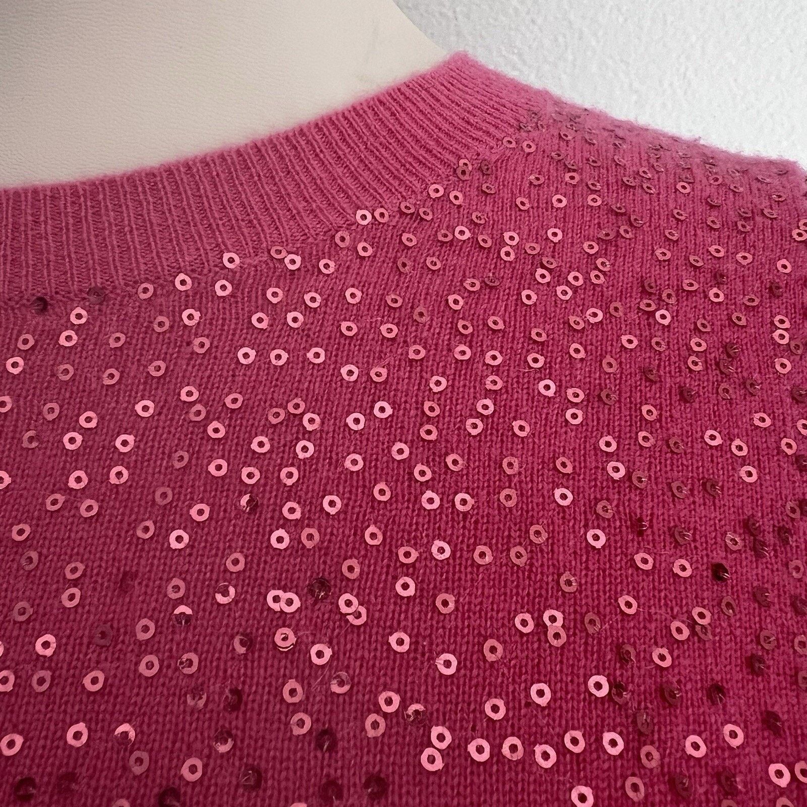 Neiman Marcus 100% Cashmere XS Neiman Marcus Pink Sequin Long Sleeve Size XS / US 0-2 / IT 36-38 - 3 Thumbnail