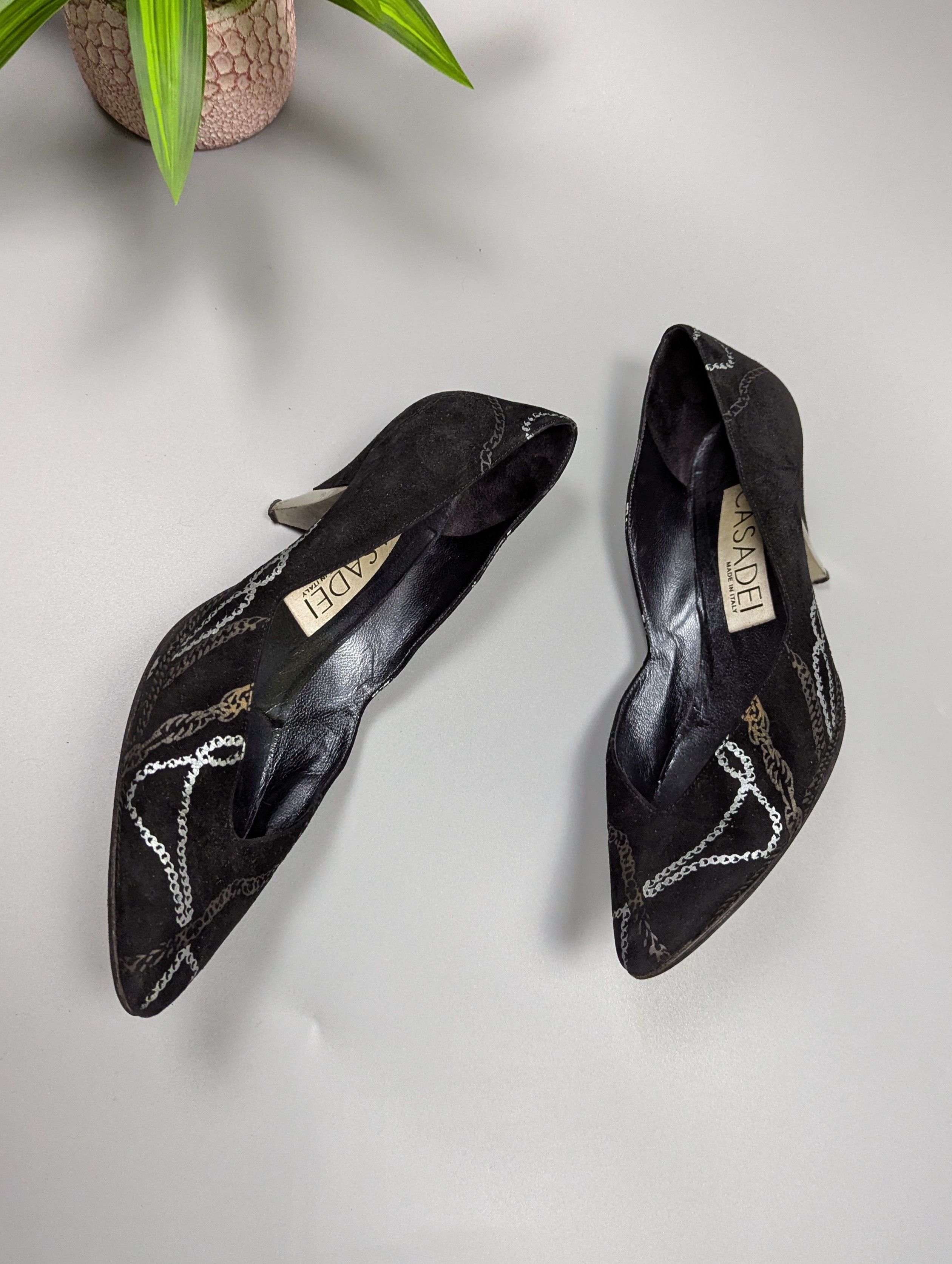 Casadei Casadei Vintage Black Suede Pumps Chain Pattern Metal Heel Size US 9 / IT 39 - 6 Thumbnail