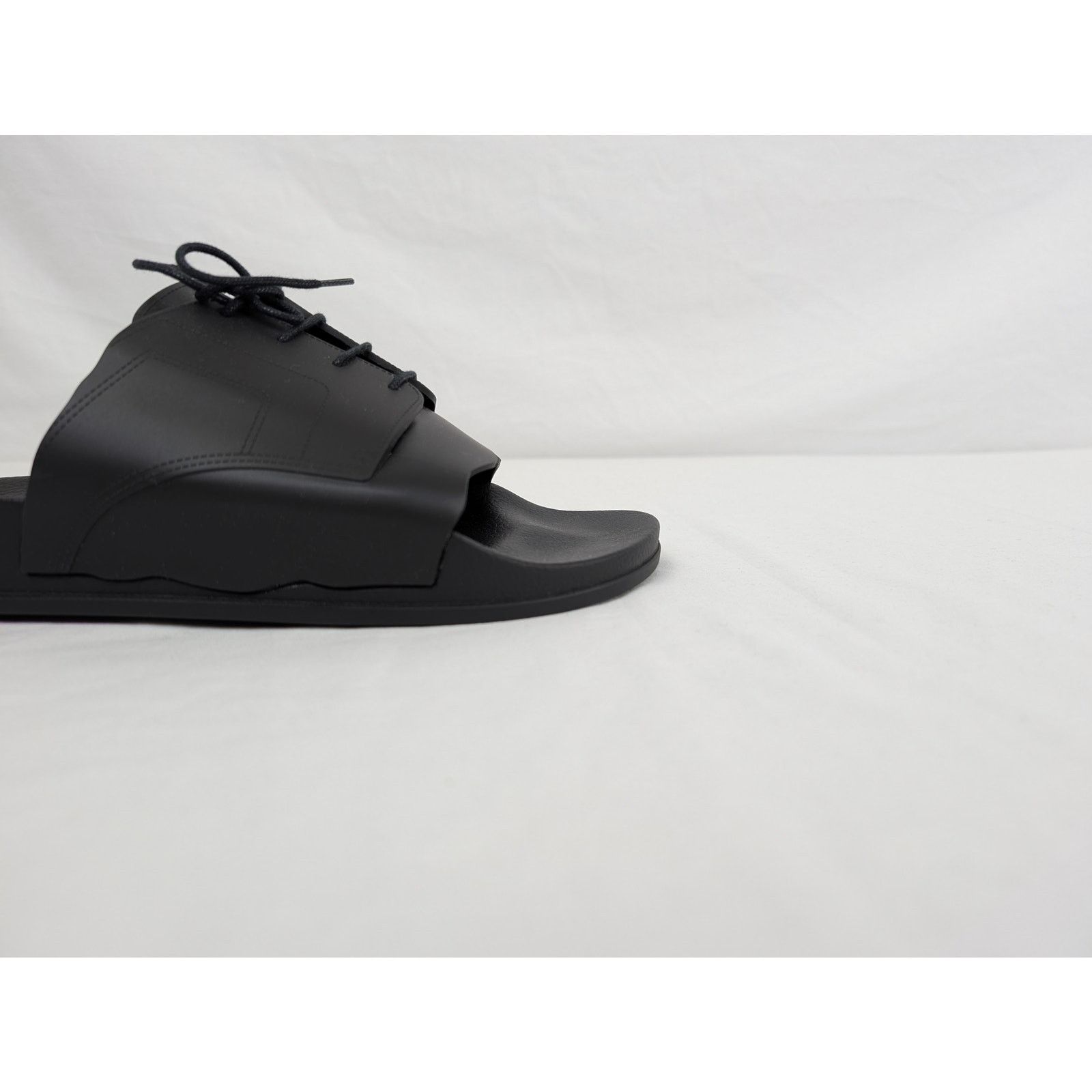 Maison Margiela o1rshd1 Pool Slides Slipper in Black Size US 12 / EU 45 - 3 Thumbnail
