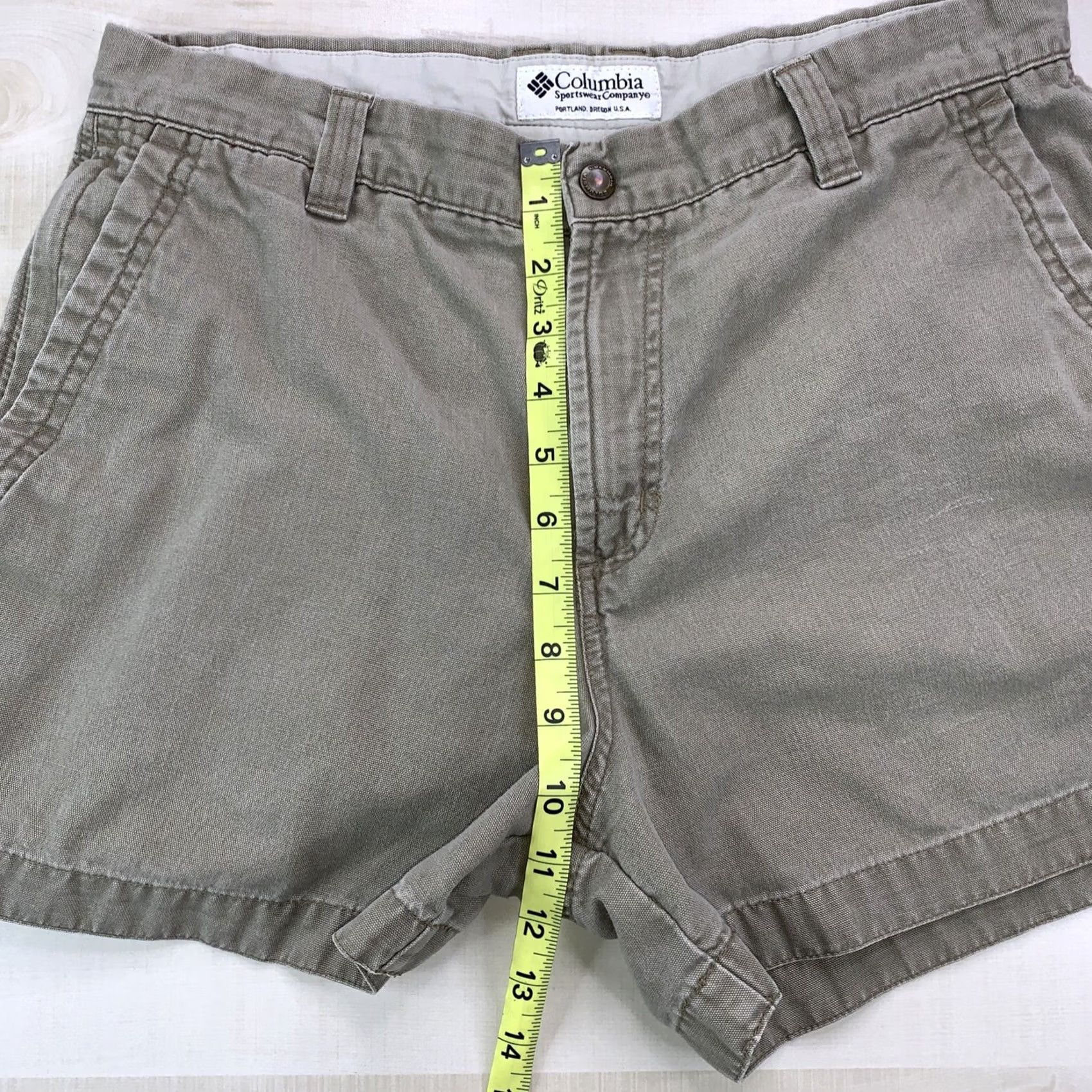 Vintage VINTAGE Columbia Khaki Shorts Womens Petites 12P-49A Shirt Shorts Womens Petites Khaki Green 90s Outdoor Mens Girls Size 34" / US 12 / IT 48 - 3 Thumbnail
