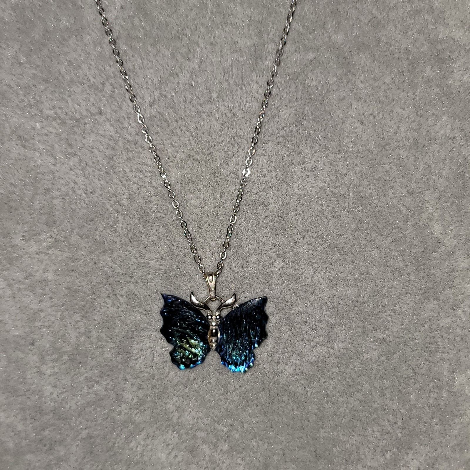 Vintage VTG c1980s Nakagawa Abalone Butterfly Pendant & 18" Chain Size ONE SIZE - 1 Thumbnail