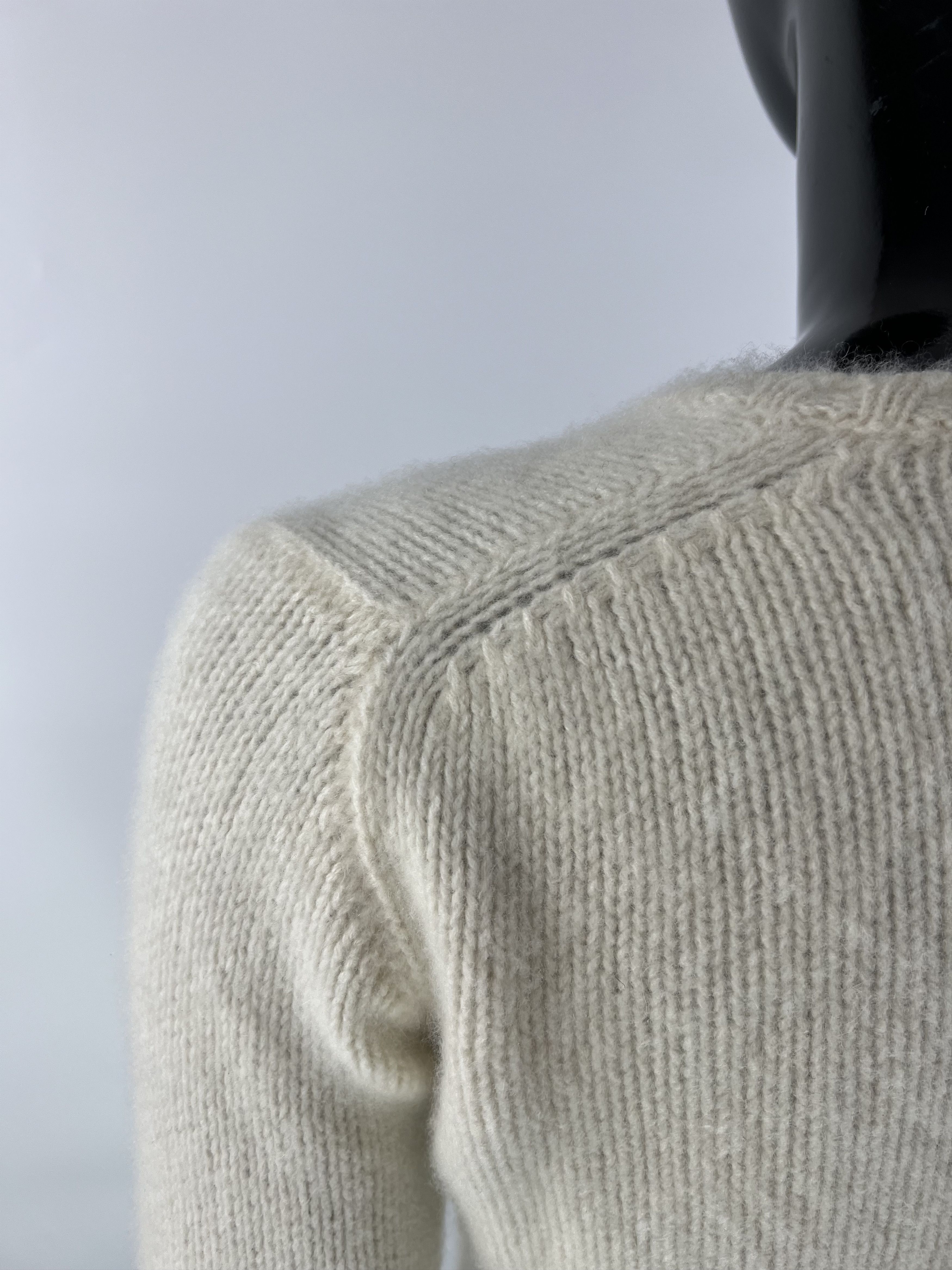 Loro Piana Loro Piana Women's 100% Cashmere V-Neck Sweater Size IT44 Size M / US 6-8 / IT 42-44 - 3 Thumbnail