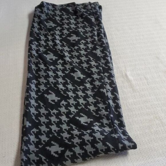 Designer 2 Chic Black & Silver Double Round Secret Zippered Pocket Sc Size ONE SIZE - 1 Thumbnail
