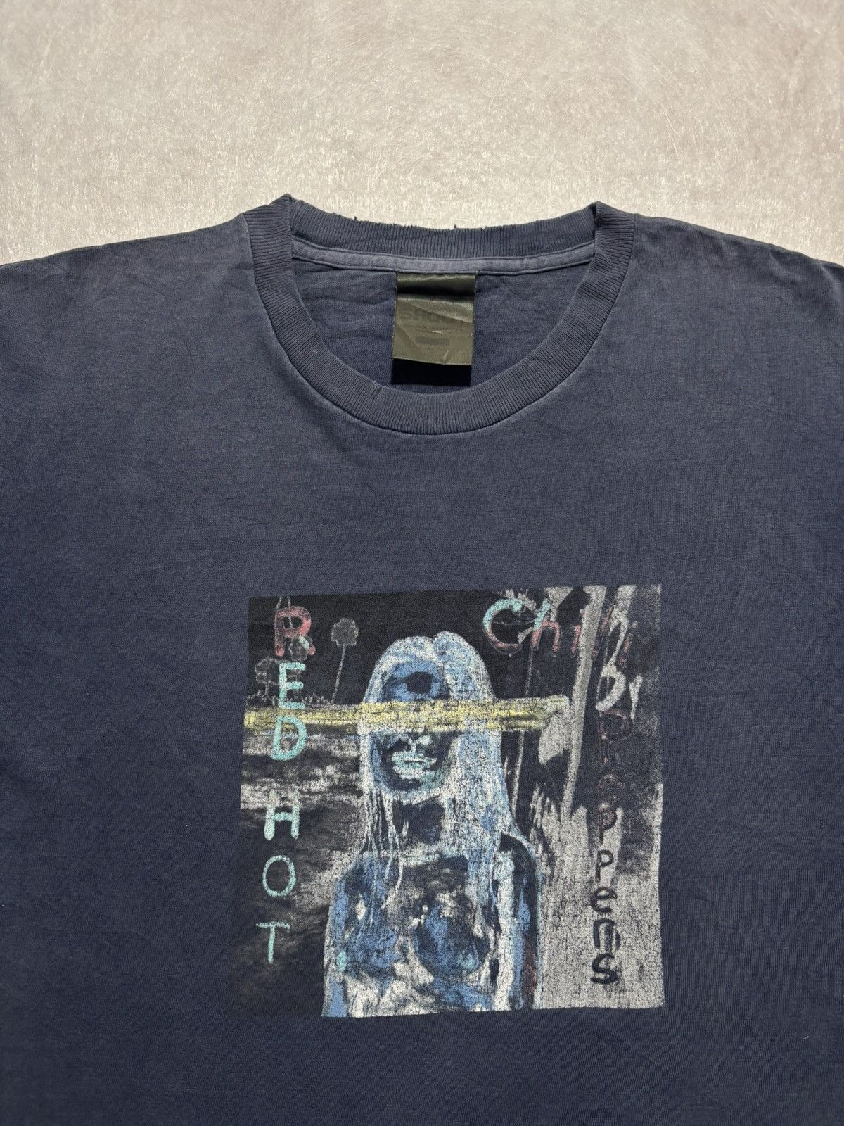 Band Tees Vintage Red Hot Chili Peppers “By The Way” Tshirt Size US L / EU 52-54 / 3 - 3 Thumbnail