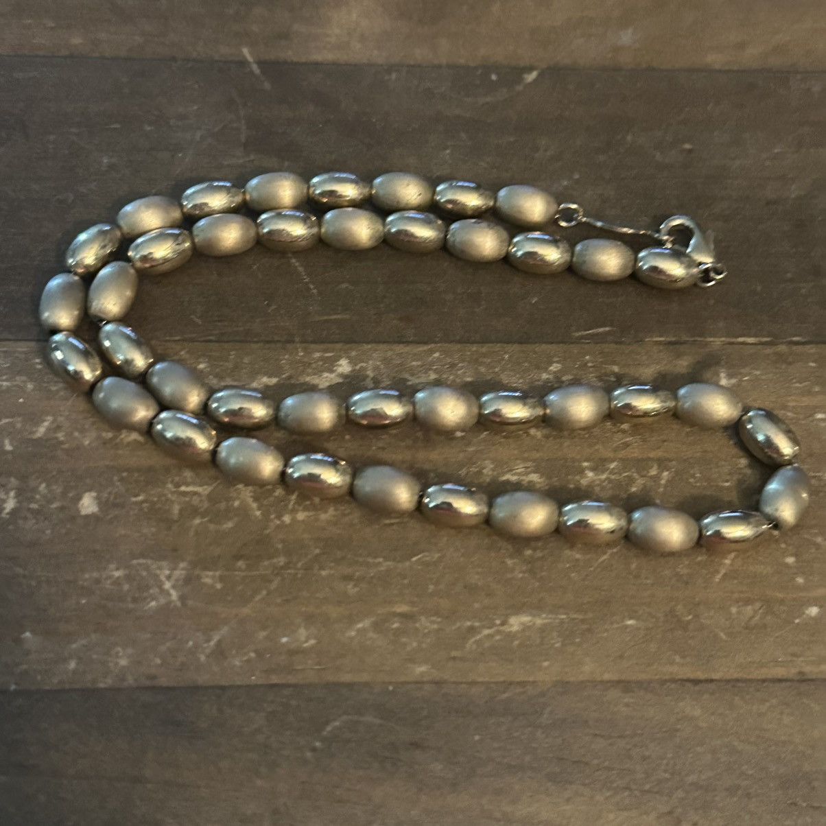 Other Liz Claiborne gold tone barrel bead necklace Size ONE SIZE - 4 Thumbnail