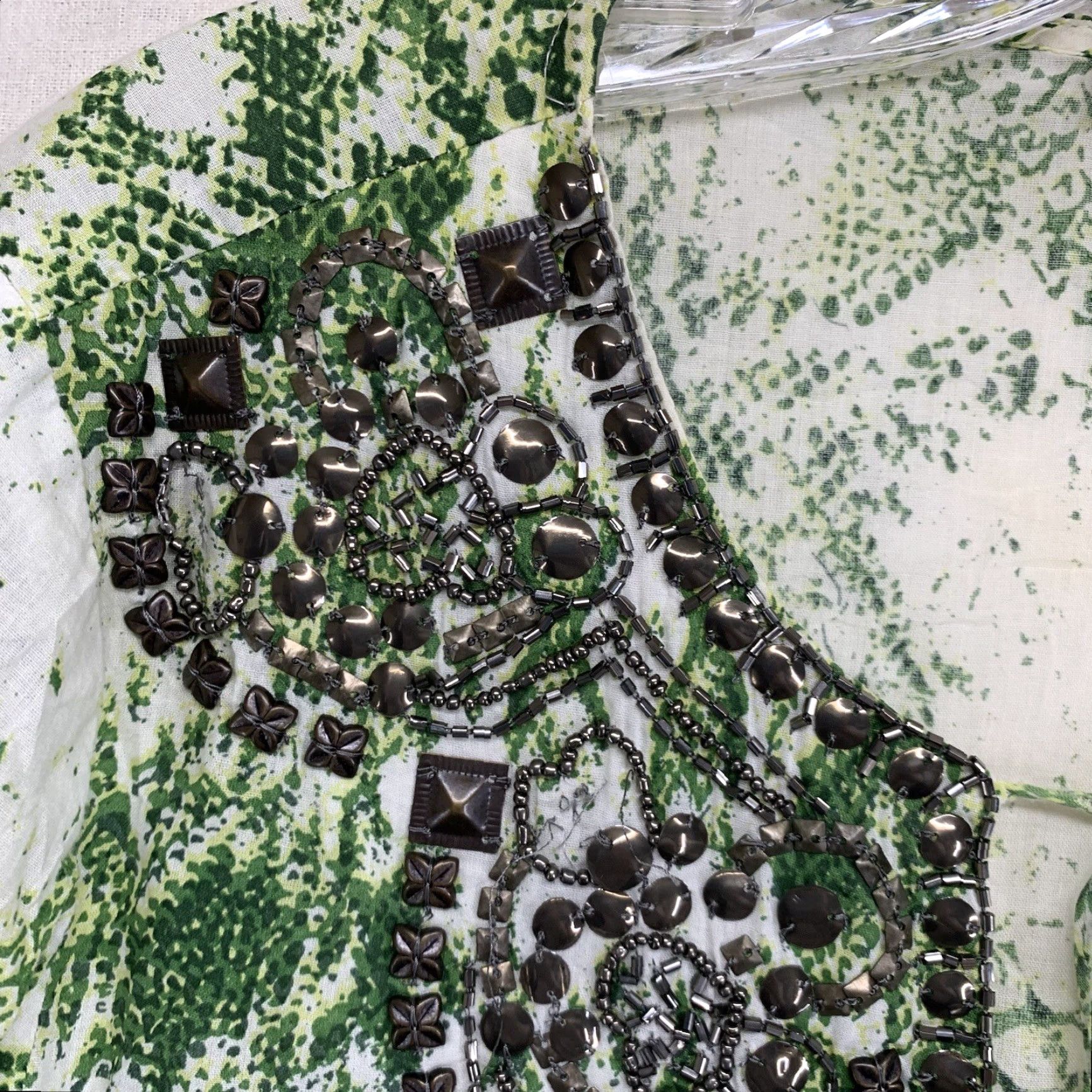 Vintage KYRA Women Tunic Blouse Medium White Green Snakeskin Animal Print Metal Embellishments Bell Sleeve Casual Party Size M / US 6-8 / IT 42-44 - 6 Thumbnail