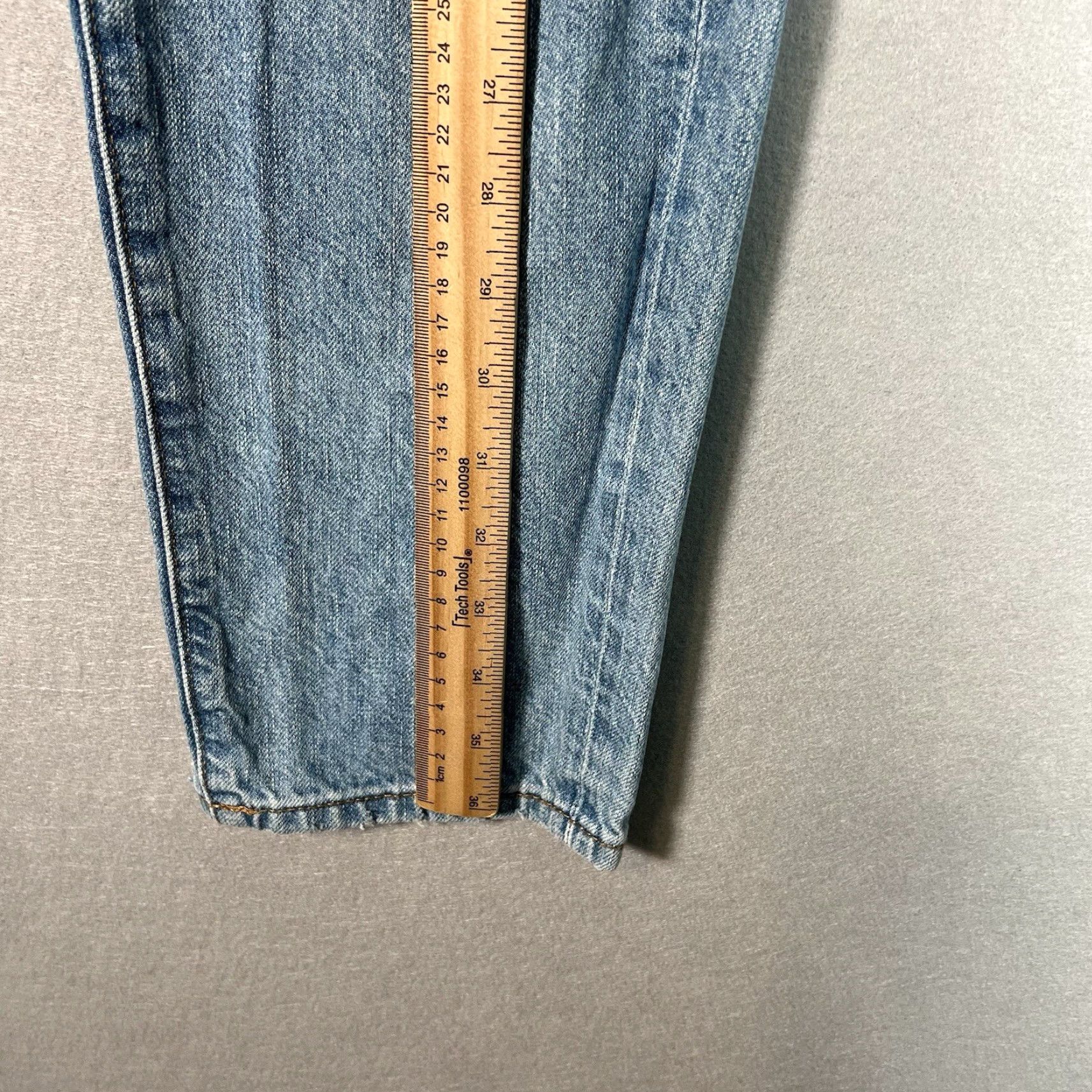 Uniqlo VINTAGE Uniqlo Slim Fit Jeans Womens 24 Light Wash Distressed 28 x 26 Denim Cotton Merchan Size 42" / US 20 - 3 Thumbnail