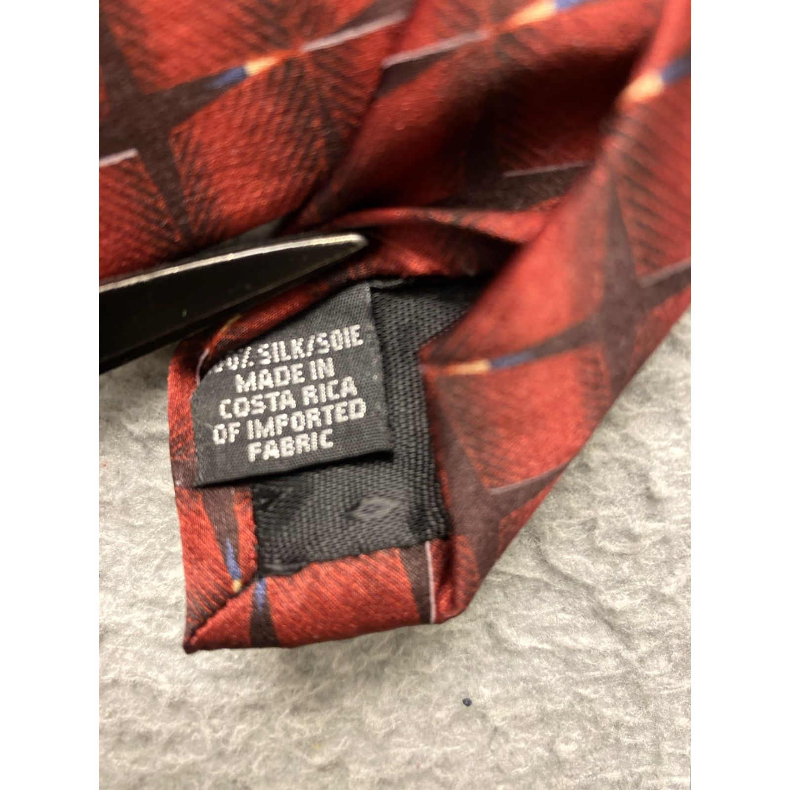 Bill Blass VINTAGE Bill Blass Men's Tie Silk Red Geometric Patterned Formal Neck Tie Preppy Size ONE SIZE - 4 Thumbnail