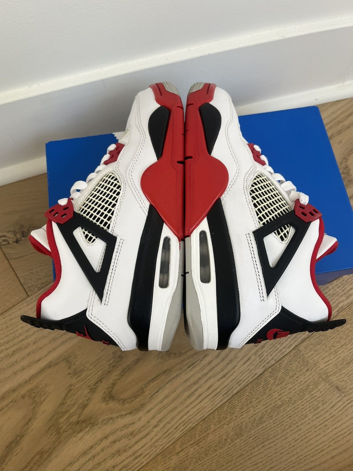 Nike Jordan 4 Fire Red Size US 6 / EU 39 - 4 Thumbnail