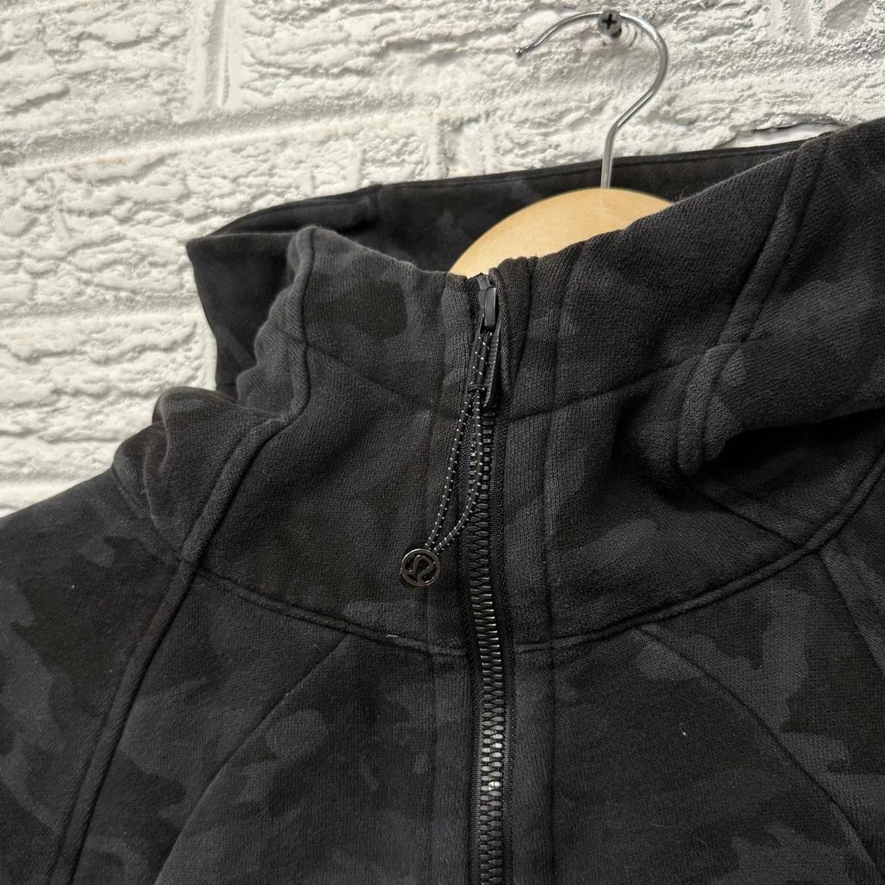 Lululemon Lululemon Black Camo Scuba Hoodie Zip Up Size 4 Size S / US 4 / IT 40 - 4 Thumbnail