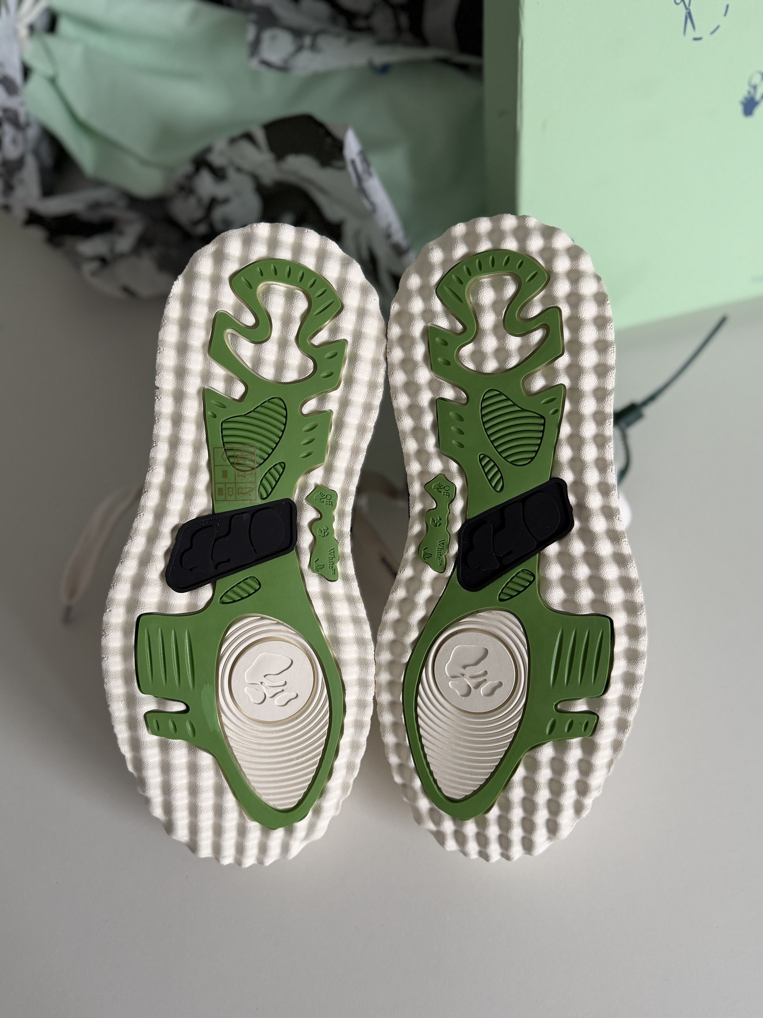 Off-White Off White Sneakers Size 39 ( womens ) Size US 6 / EU 39 - 10 Thumbnail