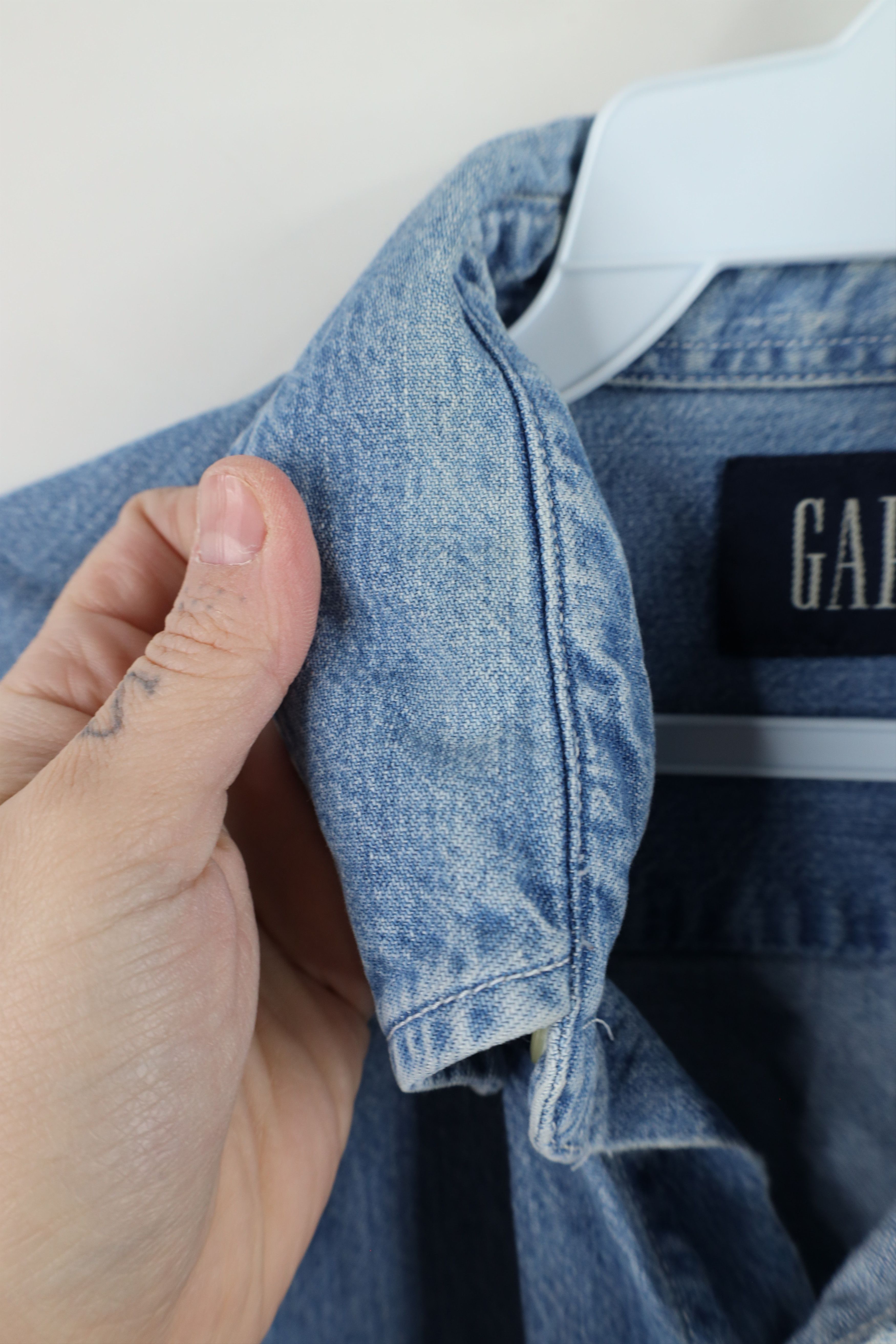 Gap × Vintage Vintage 90s Gap Classic Spell Denim Jean Button Down Shirt Size US S / EU 44-46 / 1 - 7 Thumbnail
