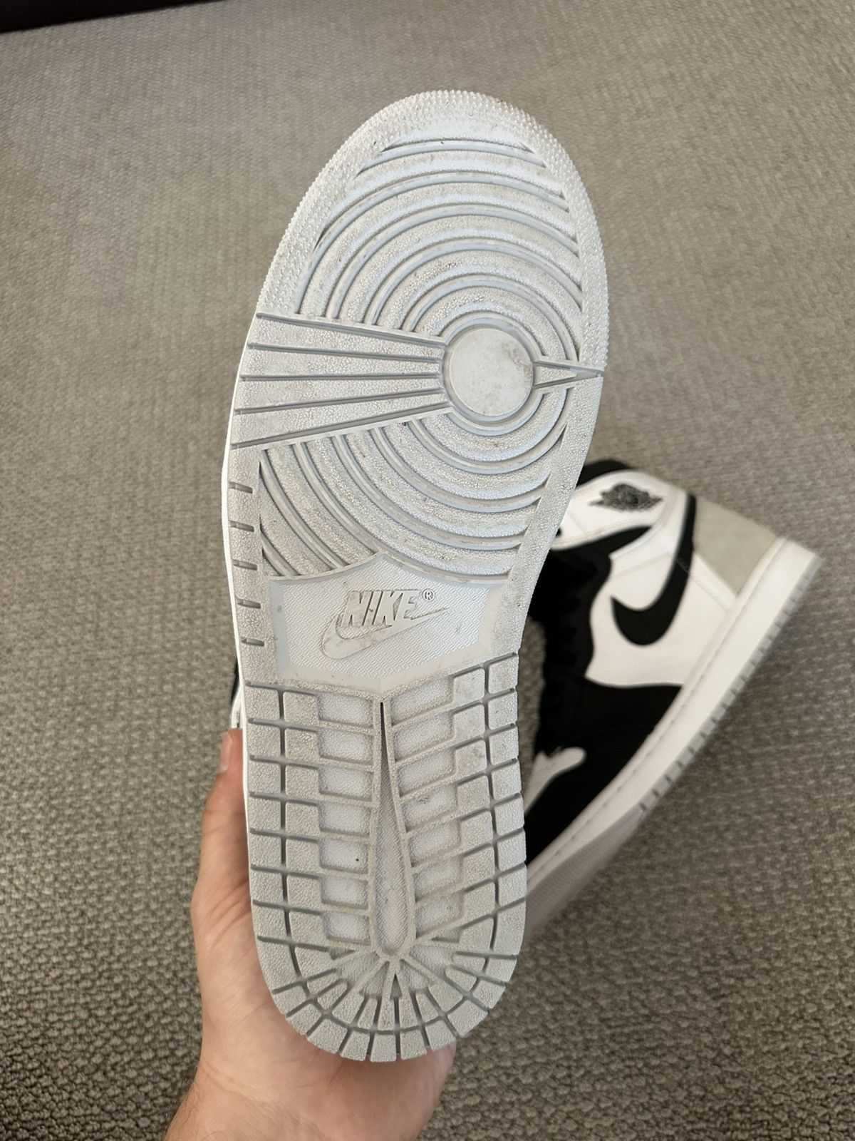 Nike Jordan 1 Bleached Coral Size US 11 / EU 44 - 14 Thumbnail