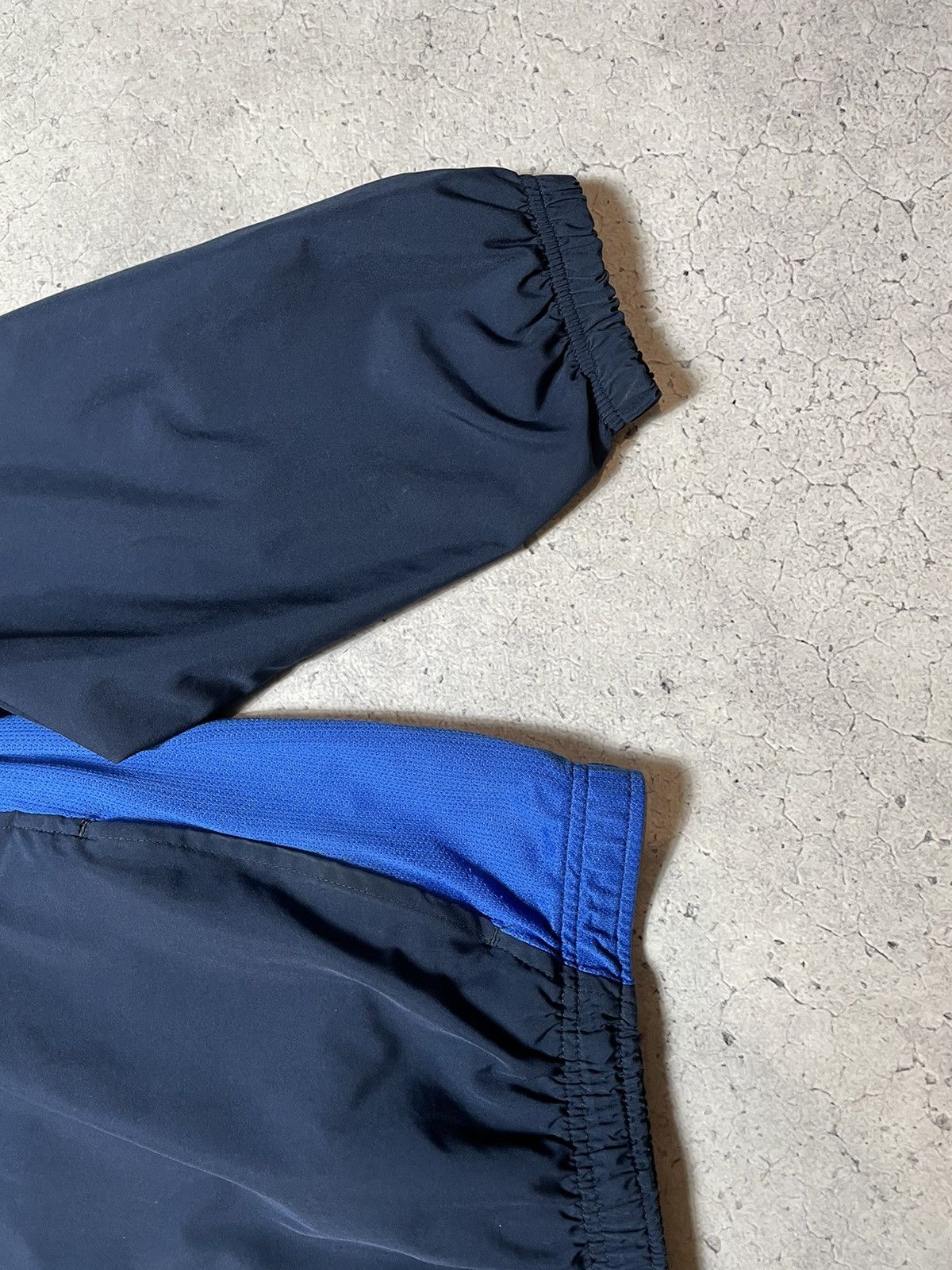 Nike × Vintage Vintage Nylon Windbreaker Jacket Nike Drill Swoosh Logo Y2K Size US L / EU 52-54 / 3 - 4 Thumbnail