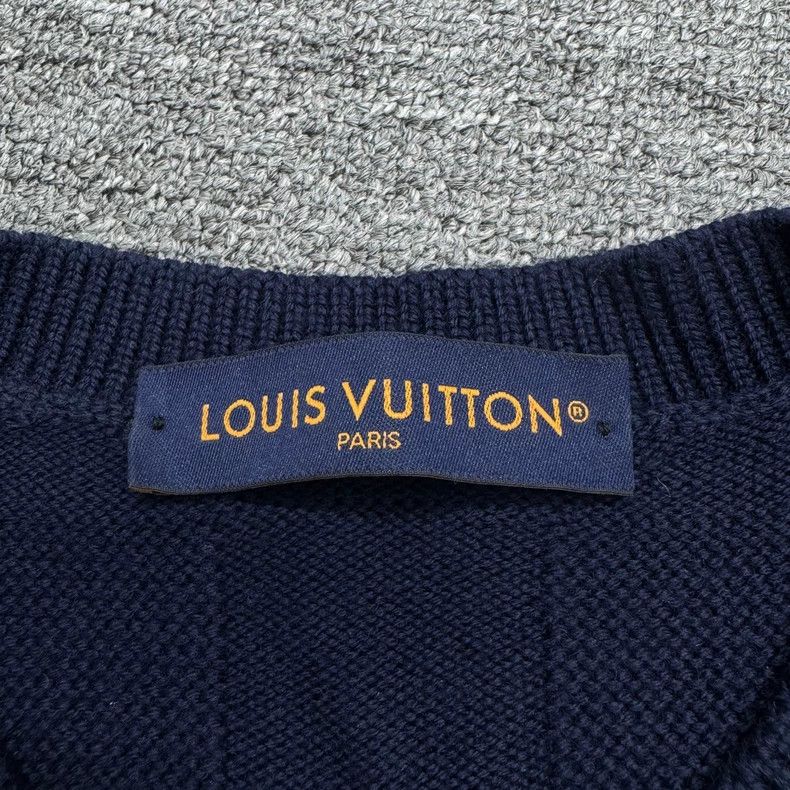 Louis Vuitton Louis Vuitton Beaded embroidered knit sweatshirt Nextarrow- Size US S / EU 44-46 / 1 - 3 Thumbnail