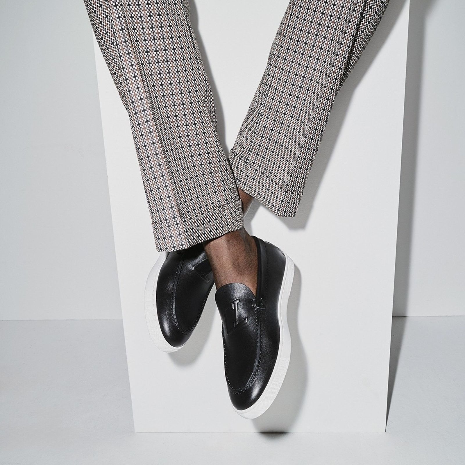 Christian Louboutin Christian Louboutin Mens Varsiboat Leather Loafer Boat 45 12 Size US 12 / EU 45 - 3 Thumbnail