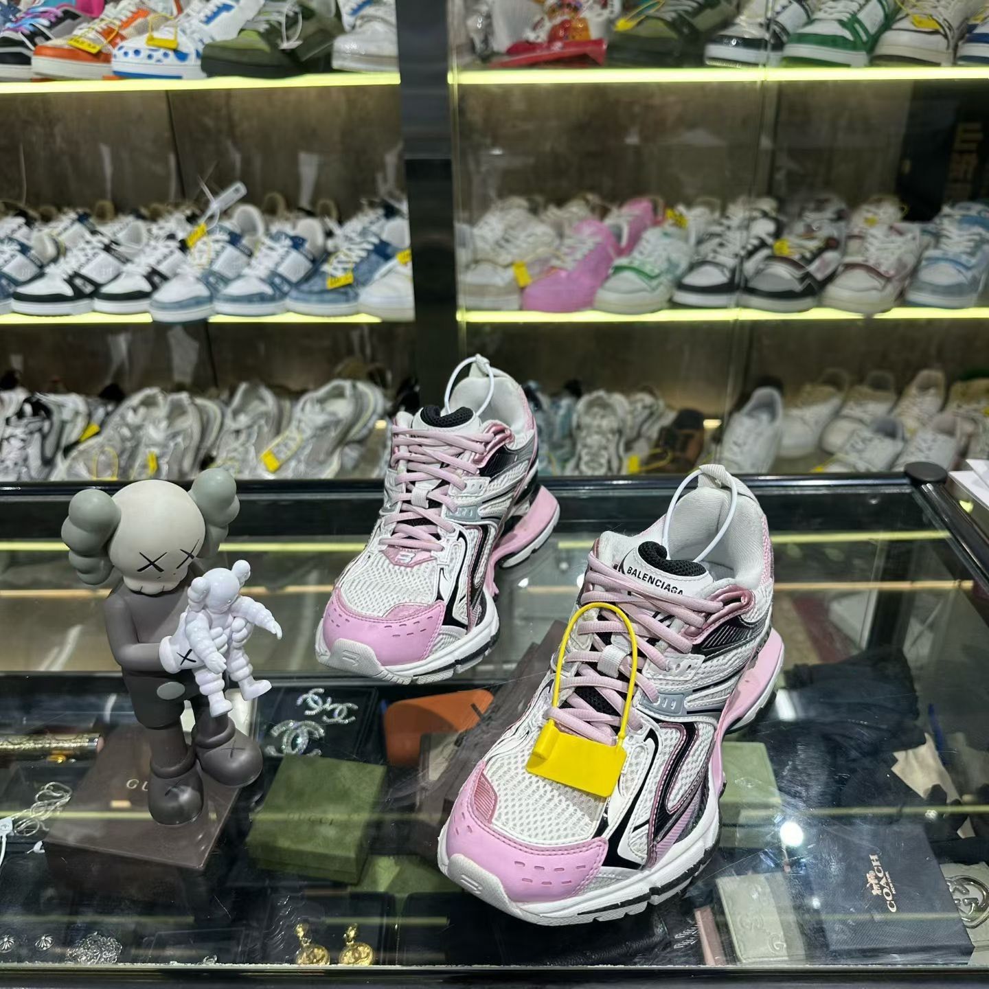 Balenciaga Balenciaga Pink Lowtop Sneakers us_7 Women Size US 7 / IT 37 - 1 Thumbnail