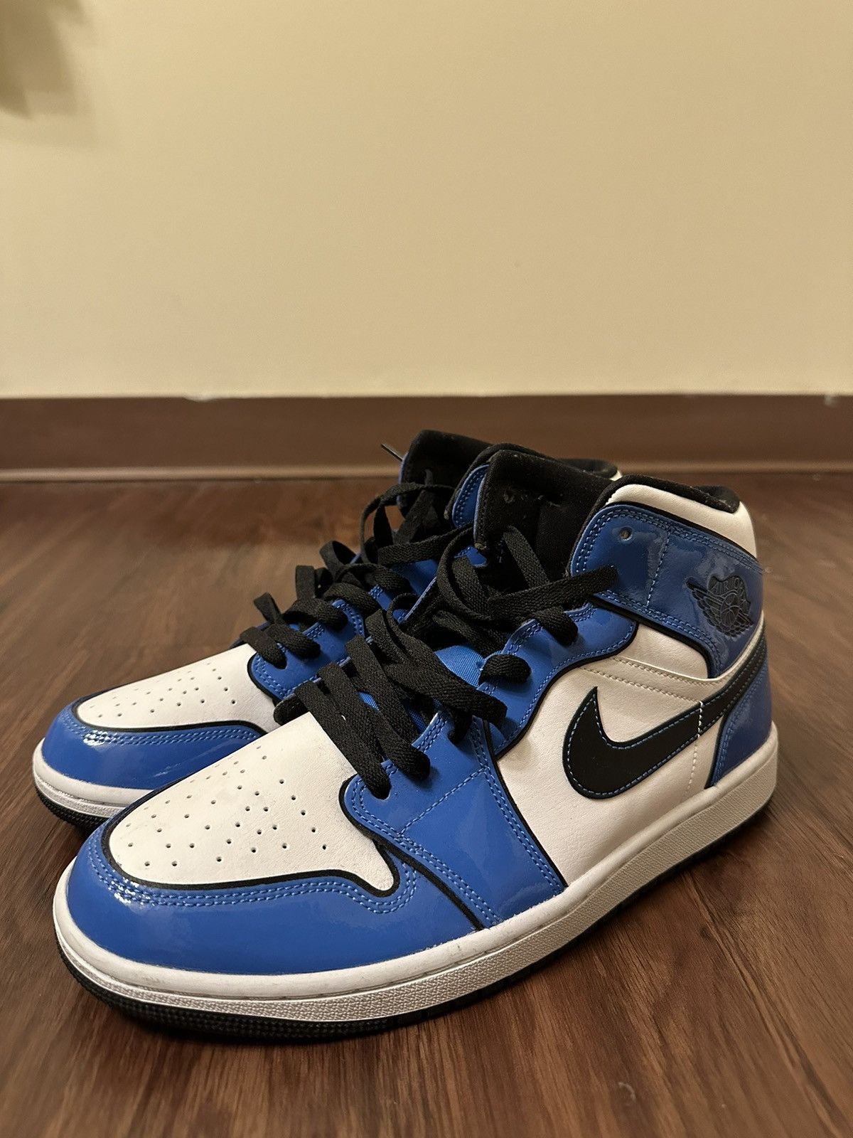 Jordan Brand Jordan 1 Signal Blue Size US 10 / EU 43 - 1 Thumbnail