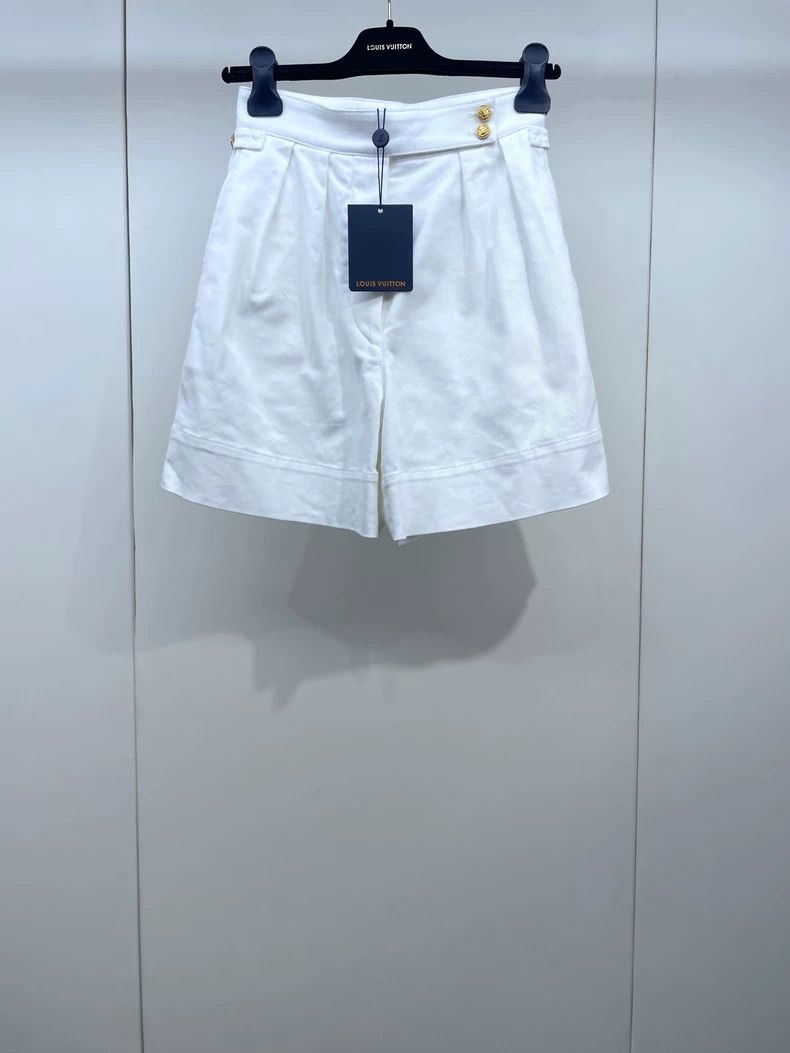 Louis Vuitton Louis Vuitton White denim shorts with gold buttons shorts 2 Size US 34 / EU 50 - 1 Thumbnail