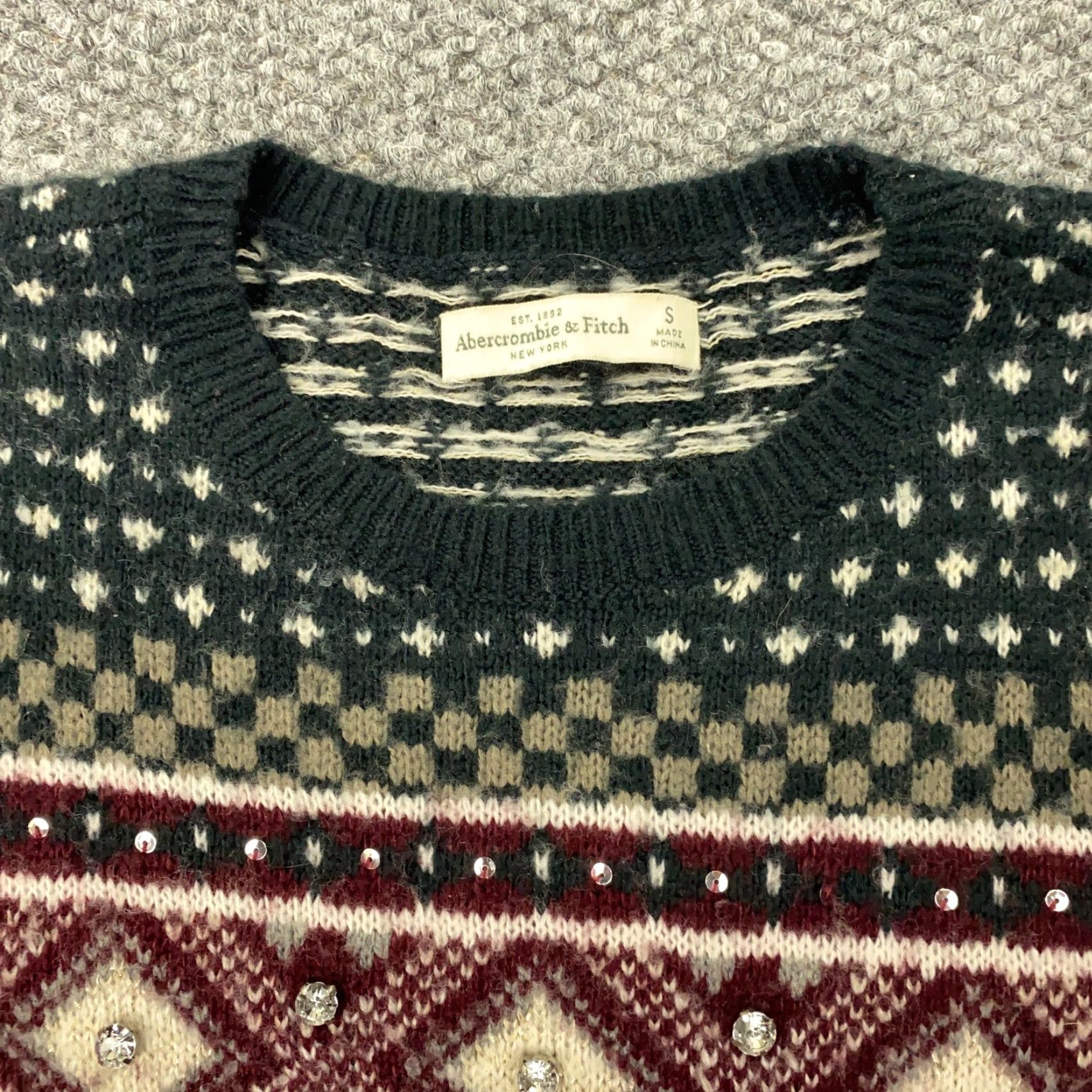 Abercrombie & Fitch VINTAGE Abercrombie & Fitch Sweater Womens Small Red Jeweled Holiday Knit Pullover Regular Fit Size S / US 4 / IT 40 - 2 Thumbnail