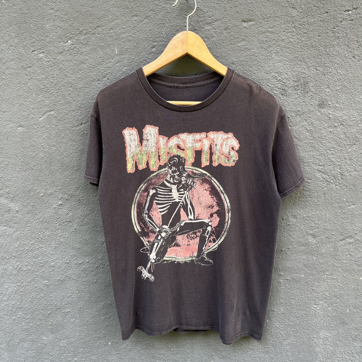Misfits Thrashed Faded Misfits ERD GRUNGE Band Tee Size US M / EU 48-50 / 2 - 1 Thumbnail