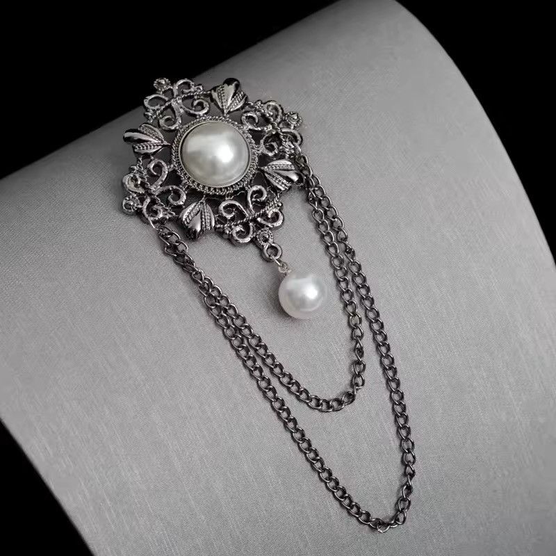 Jewelry Vintage Pearl Chain Suit Chest Pins in Silver, Women's