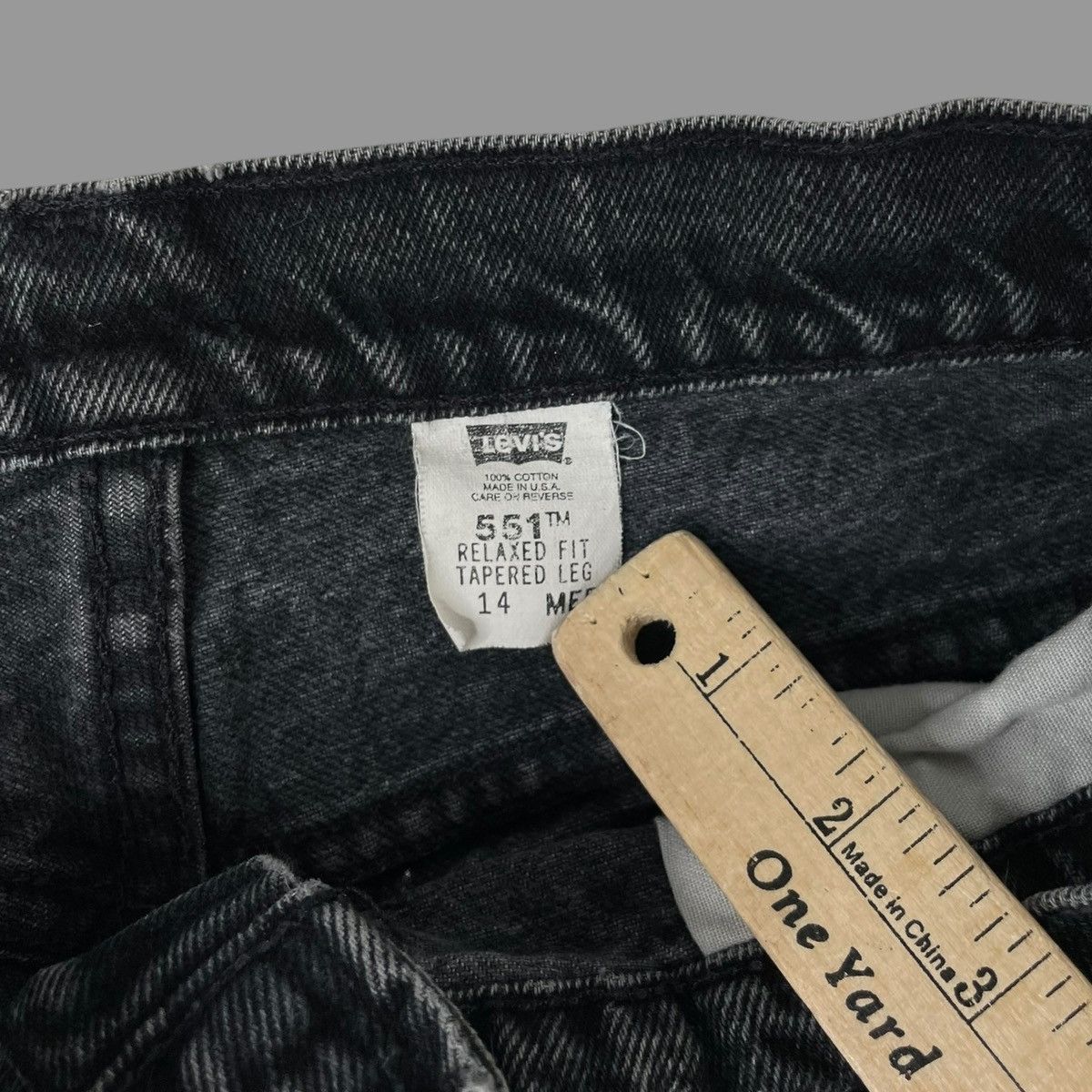 Levi's × Vintage Vintage 90s Levi’s 551 tapered leg black denim jeans Size 36" / US 14 / IT 50 - 5 Thumbnail