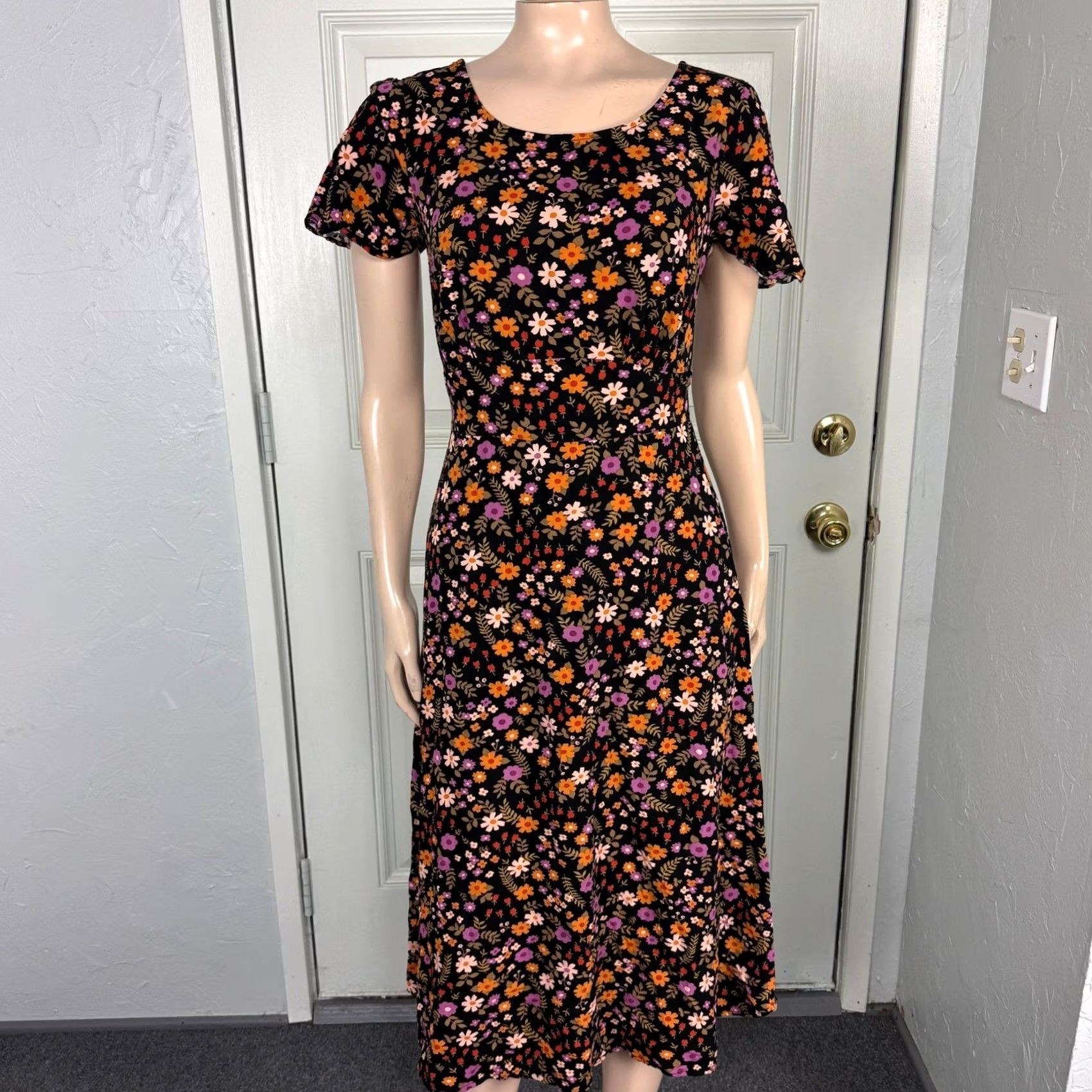 Vintage ModCloth Princess Highway Women's Dress 6 Floral Short Sleeve Rayon Tie Midi Dress Black, Scoop Neck, 3/4 Sleeve, Vintage? No, Casual, Midi, F29 Size 28" / US 6 / IT 42 - 2 Thumbnail