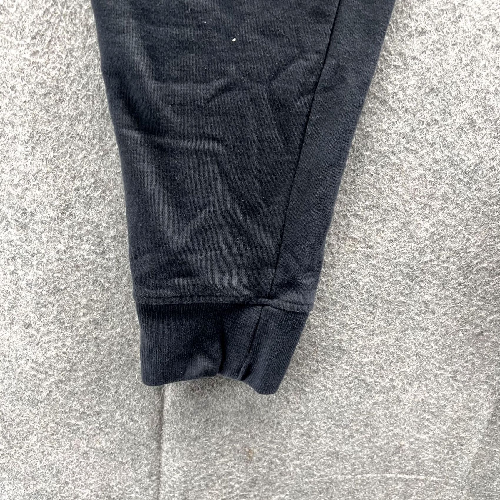 Champion VINTAGE? No. Champion Sweatpants Mens XL Black Joggers Fleece Lined Athletic Lounge Pants Size US 36 / EU 52 - 3 Thumbnail