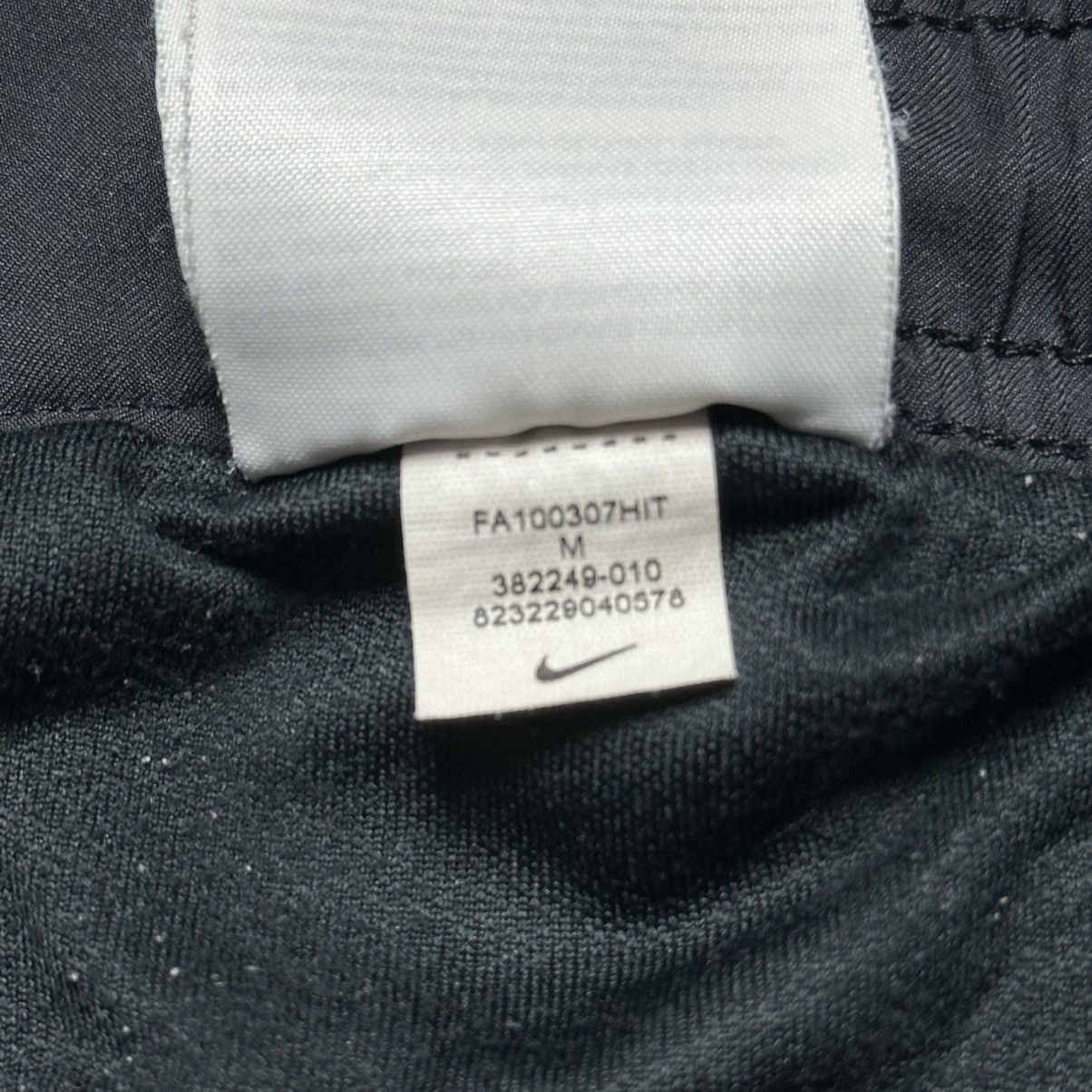 Nike INTER MILAN NIKE 2010/2011 FOOTBALL HOME SHORTS #9 FORLAN Size US 33 - 6 Thumbnail