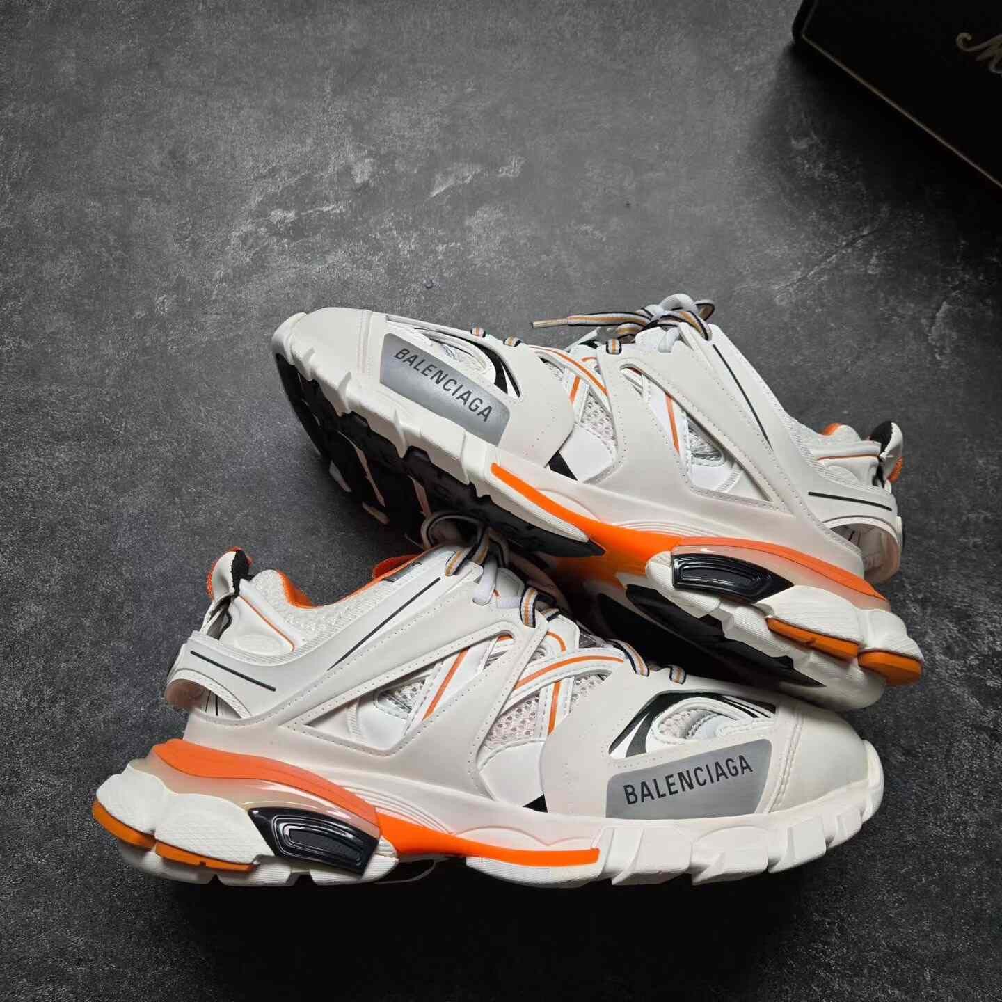 Balenciaga Balenciaga White Lowtop Sneakers 39 Men Size US 6.5 / EU 39-40 - 1 Thumbnail