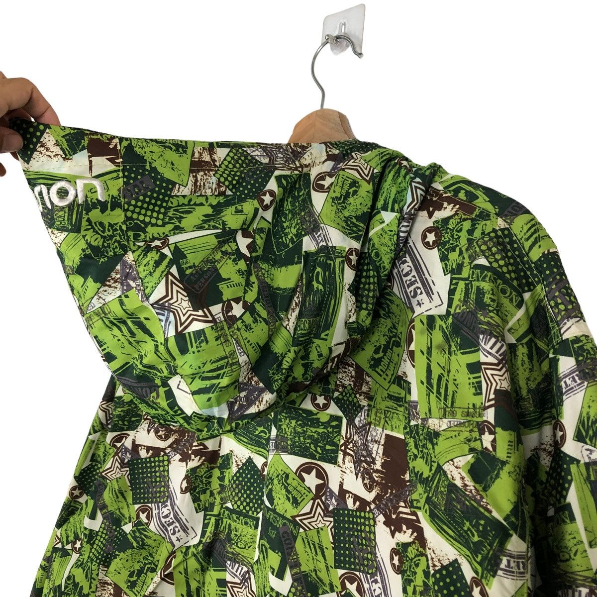 Japanese Brand 🔥Rare Hunting Ski Jacket Multi Color Full Print Division Size US L / EU 52-54 / 3 - 8 Thumbnail
